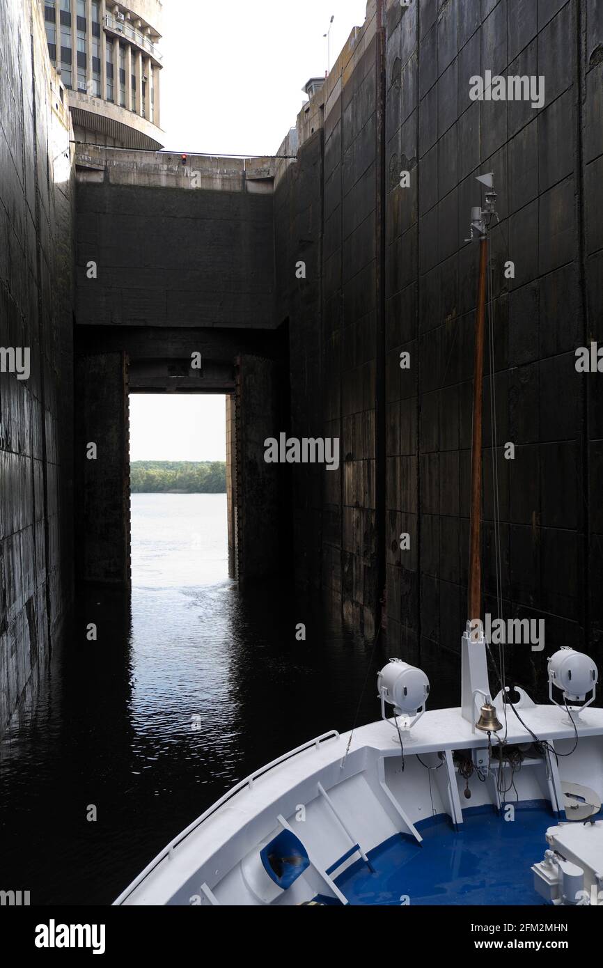 Opening the lower lock gates, Dnieper Hydroelectric Station Dam lock, River Dnieper, Zaporozhye, Ukraine. Stock Photo