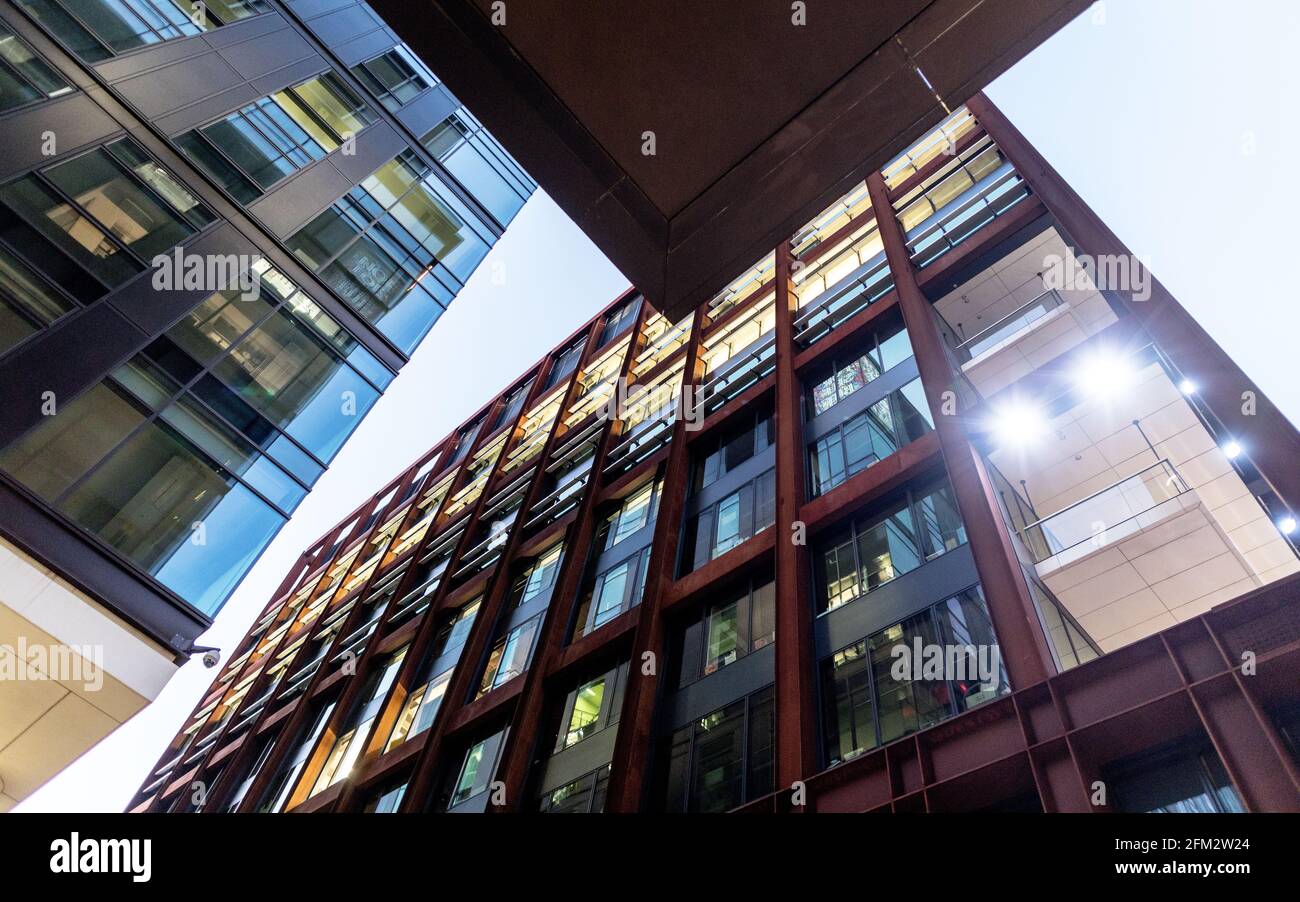 Lights architecture modern london hi-res stock photography and images ...