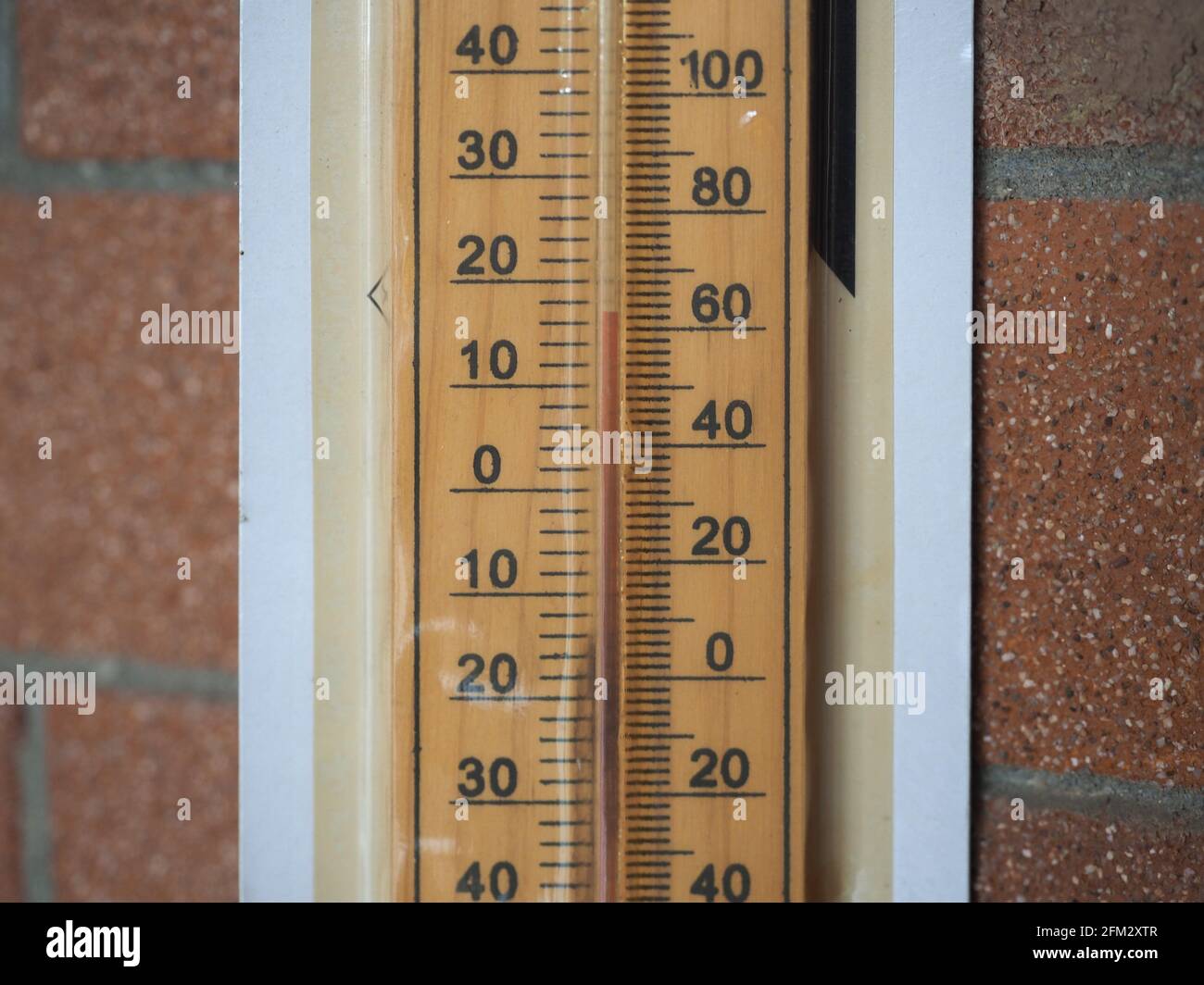 https://c8.alamy.com/comp/2FM2XTR/thermometer-thermostat-instrument-to-measure-air-temperature-2FM2XTR.jpg