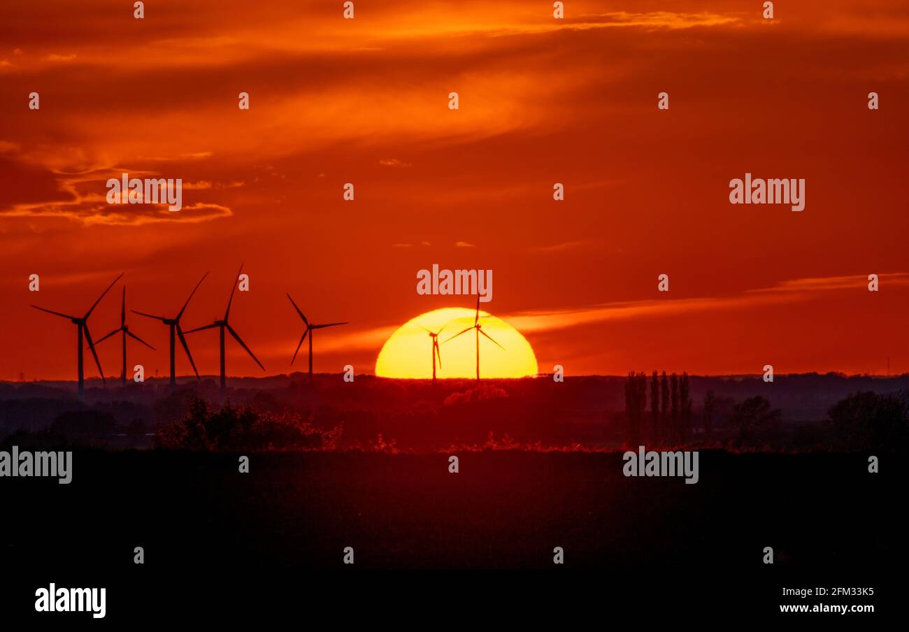 Sunset Behind Tick Fen Windfarm, Cambridgeshire Stock Photo - Alamy