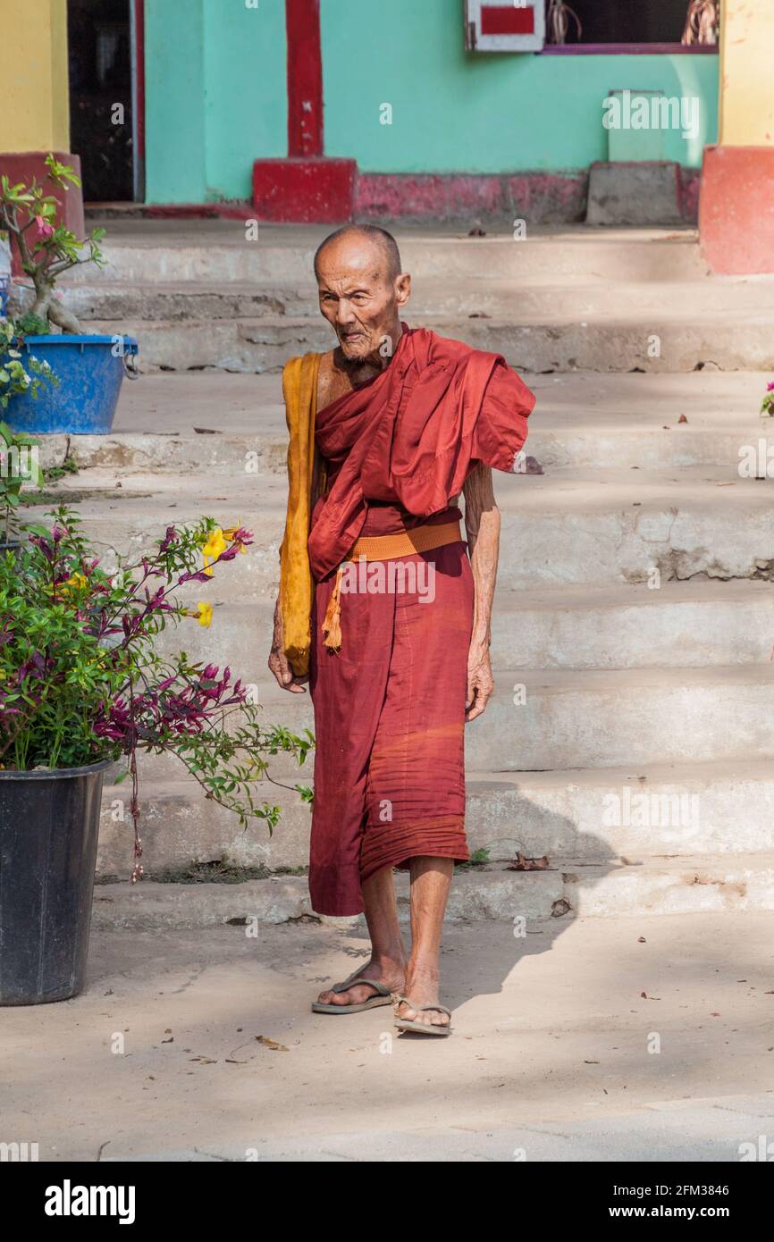 Elderly monk hi-res stock photography and images - Alamy