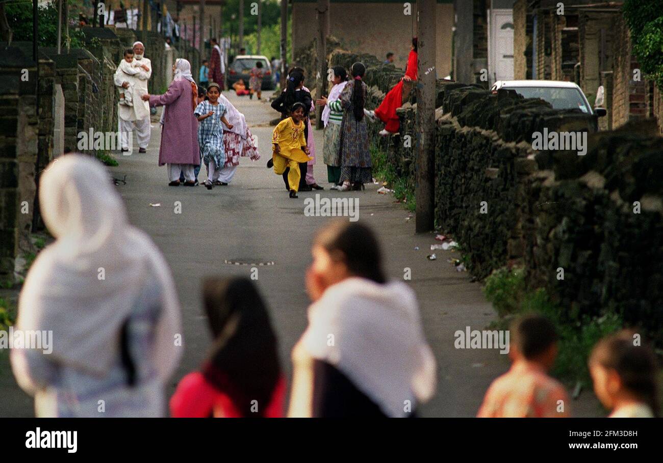 ASIAN COMMUNITY IN BRADFORD Stock Photo - Alamy