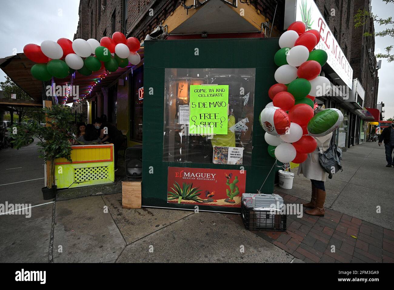 New York USA 05th May 2021 People Wait To Enter A Mexican Restaurant Where A Cinco De Mayo 