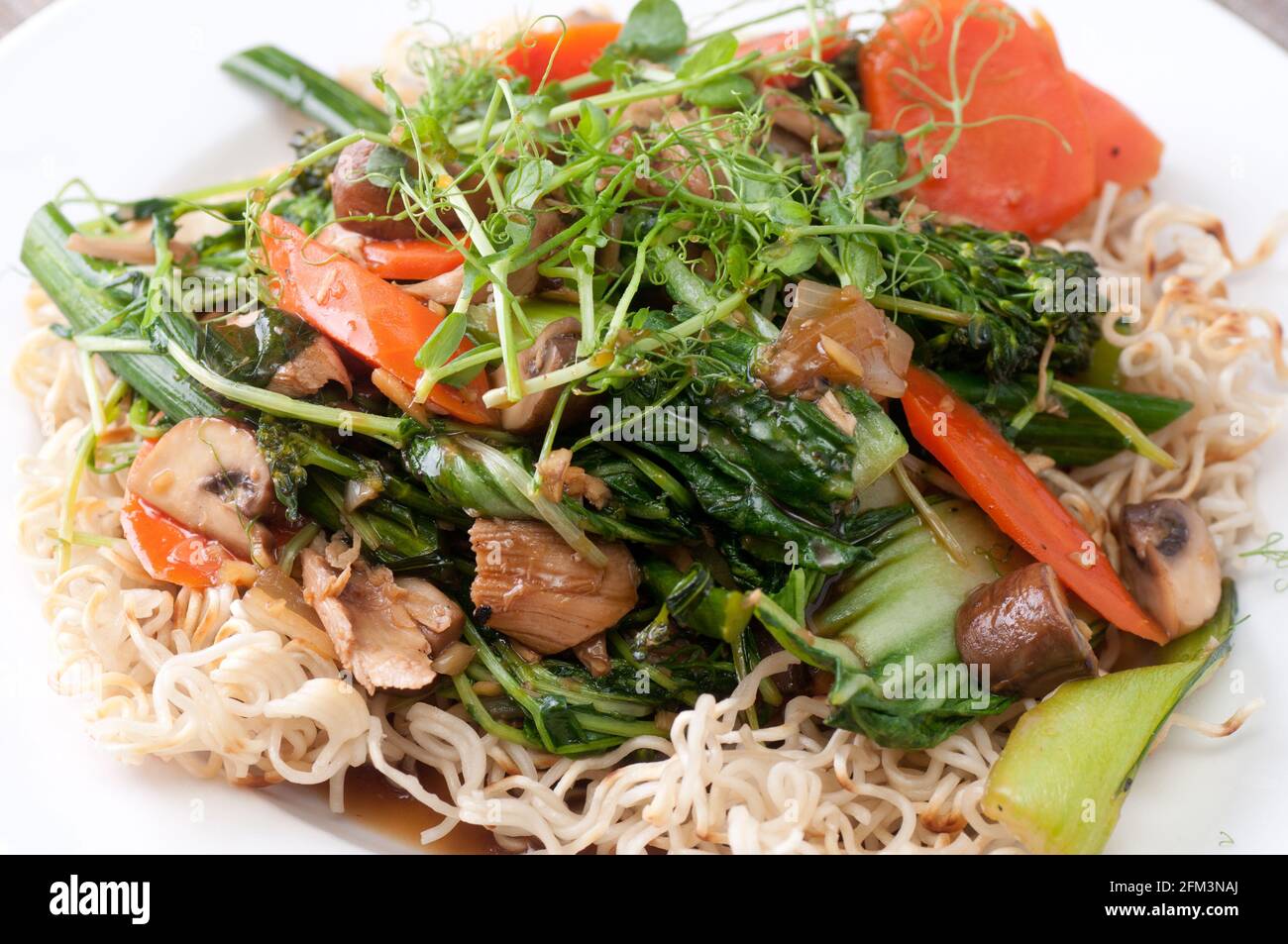 organic chicken and pak choi vegetable stir fry Stock Photo Alamy