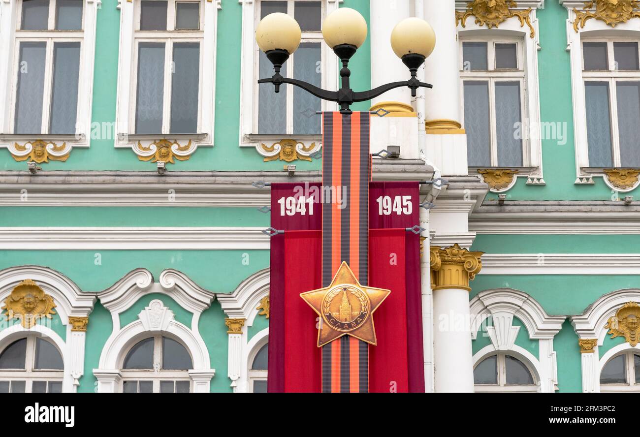 A streamer with soviet army five-pointed star and banner in commemoration of WWII, the great patriotic war opposite the Winter Palace facade Stock Photo