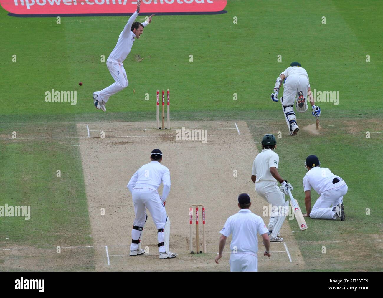 4th TEST ENGLAND V PAKISTAN. 4th DAY  29/8/10  AJMAL RUN OUT BY BROAD. PICTURE DAVID ASHDOWN Stock Photo