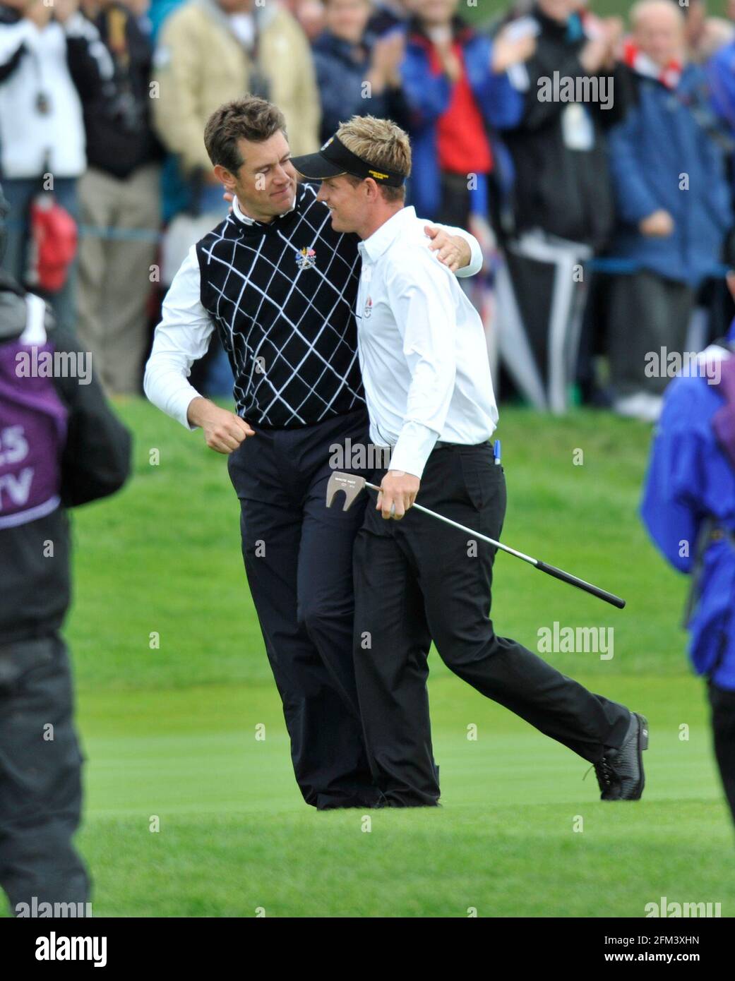 2010 38TH RYDER CUP AT CELTIC MANOR RESORT WALES. 3/10/2010, 3rd DAY FOURSOMES.DONNALD AND WESTWOOD BEAT WOODS AND STRICKER ON THE 13TH.  PICTURE DAVID ASHDOWN Stock Photo