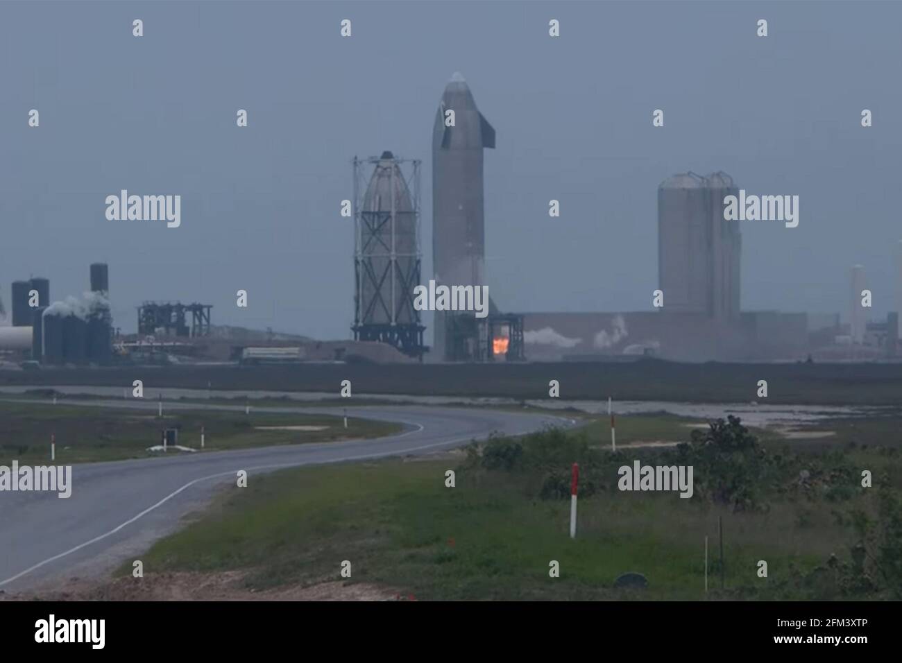 Boca Chica, United States. 05th May, 2021. SpaceX successfully launched and landed Starship SN15 at the company's Starbase spaceport in Boca Chica, Texas, on Wednesday, May 5, 2021, after failing to stick the landing on four previous attempts. Following SN15's successful test flight, SpaceX founder and CEO Elon Musk posted on Twitter: "Starship landing nominal!" SpaceX/UPI Credit: UPI/Alamy Live News Stock Photo