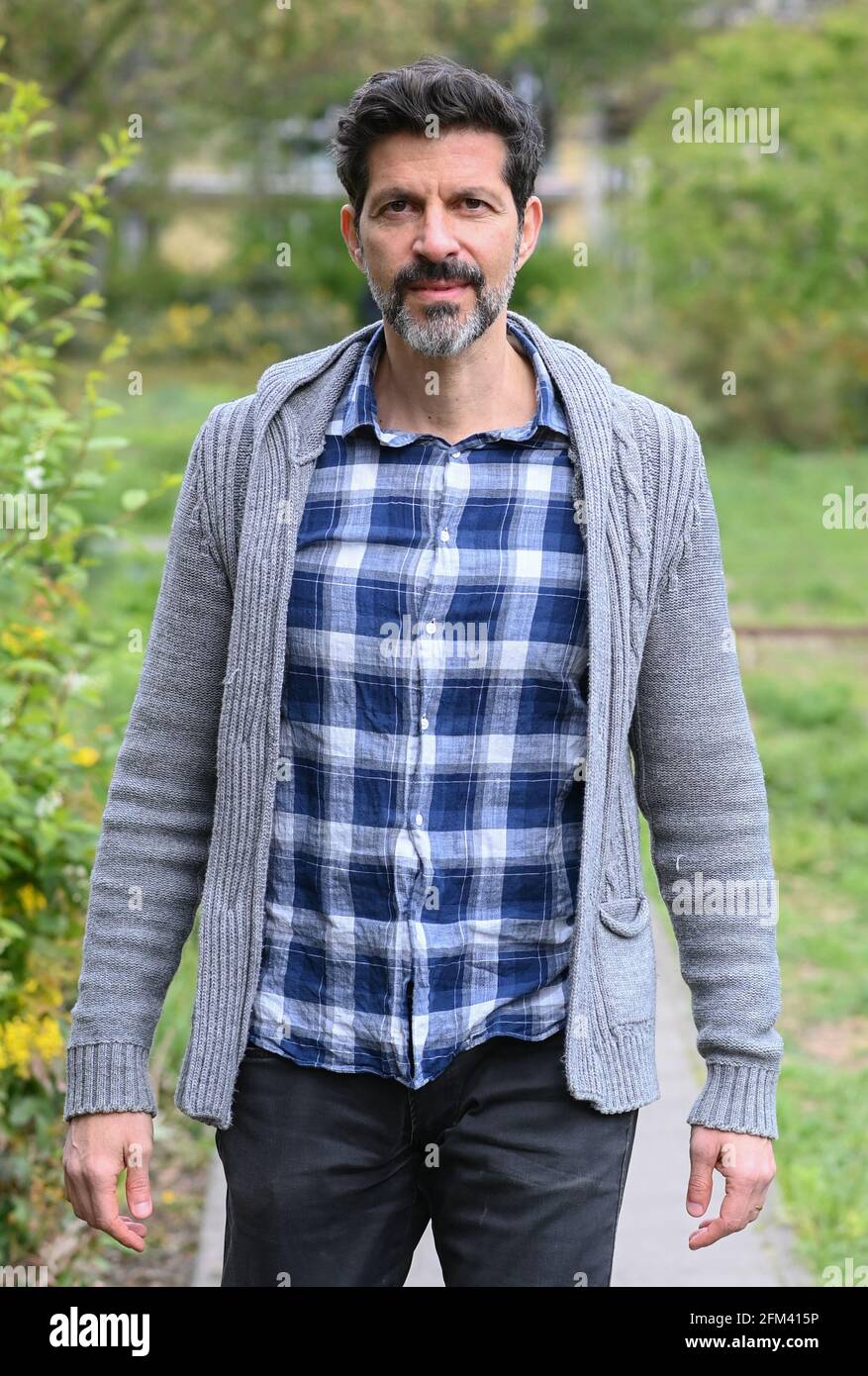 Berlin, Germany. 26th Apr, 2021. The Swiss film actor and musician Pasquale Aleardi on a walk in his neighborhood in Mitte around the Weinbergspark. He is best known as Inspector Dupin in the ARD crime series of the same name, which is set in Brittany. The next case 'Kommissar Dupin - Bretonische Spezialitäten' can be seen on May 6 at 8.15 p.m. on the German TV channel Ersten. Credit: Jens Kalaene/dpa-Zentralbild/ZB/dpa/Alamy Live News Stock Photo