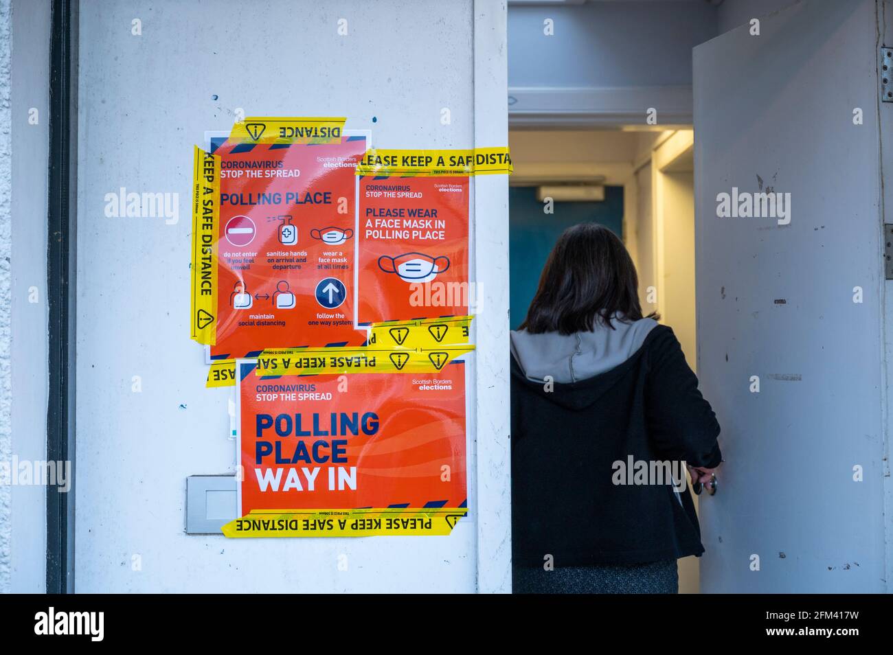 Lauder. Scottish Borders, UK. 6th May, 2021. UK Doors open on polling stations across Scotland as the public go to the polls to vote in Scottish Parliament and local councilt elections. Strict social distancing measure are in place due to the current Covid 19 coronavirus pandemic situation. Credit: phil wilkinson/Alamy Live News Stock Photo