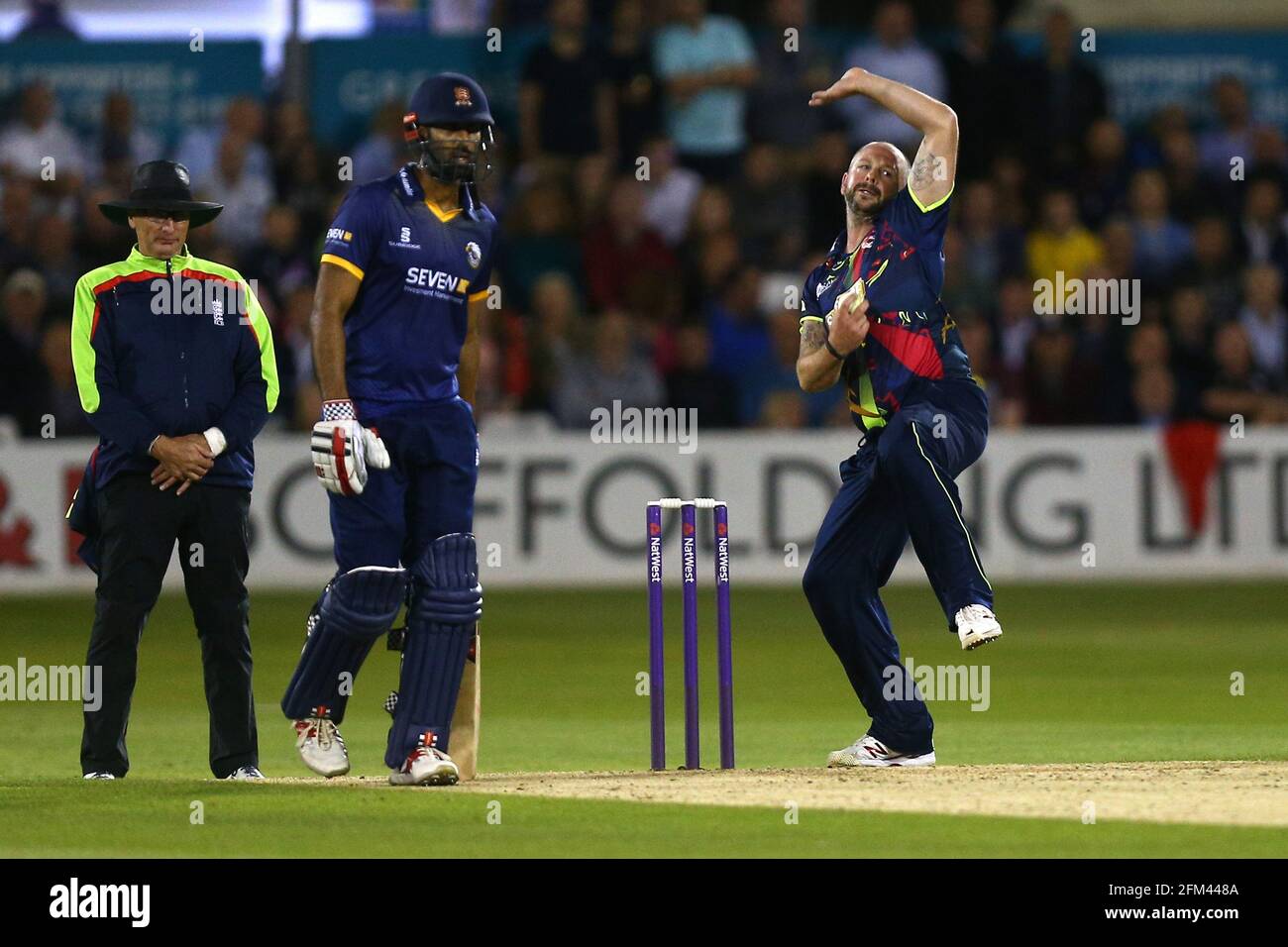 Darren Stevens of Kent in bowling action during Essex Eagles vs Kent