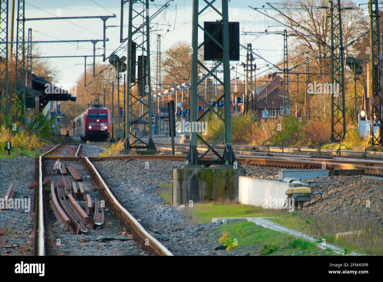 Abfahrt eines Zuges vom Bahnhof in Meppen Stock Photo