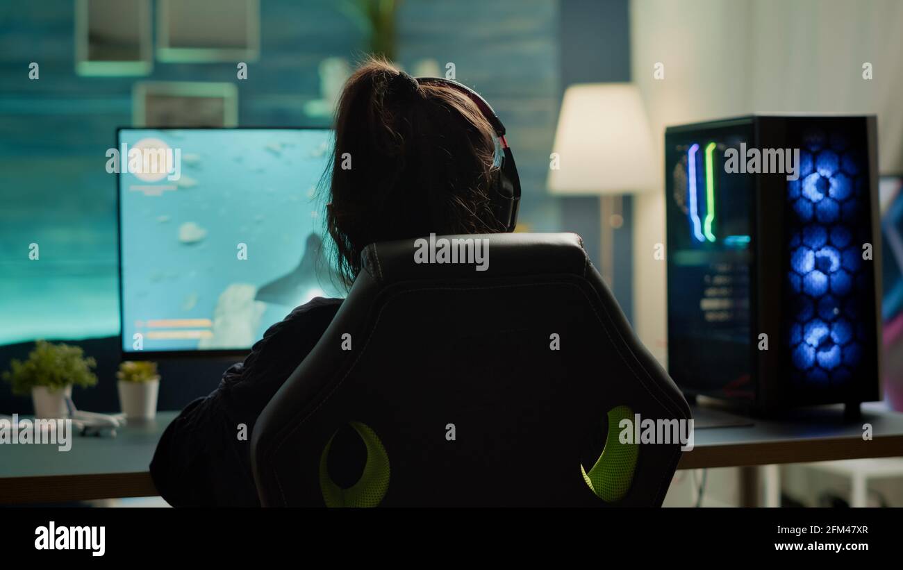 Cyber gamer fight with girlfriend about playing first person shooter video  game for online competition. Pro player performing on powerful pc in gaming  room home during online tournament Stock Photo - Alamy