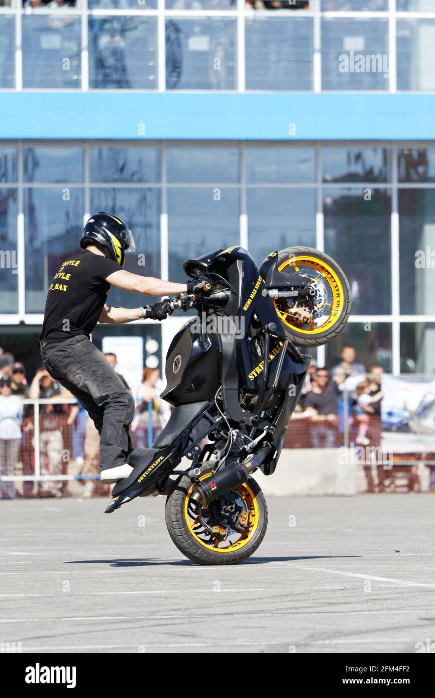 Superbike wheelie hi-res stock photography and images - Alamy