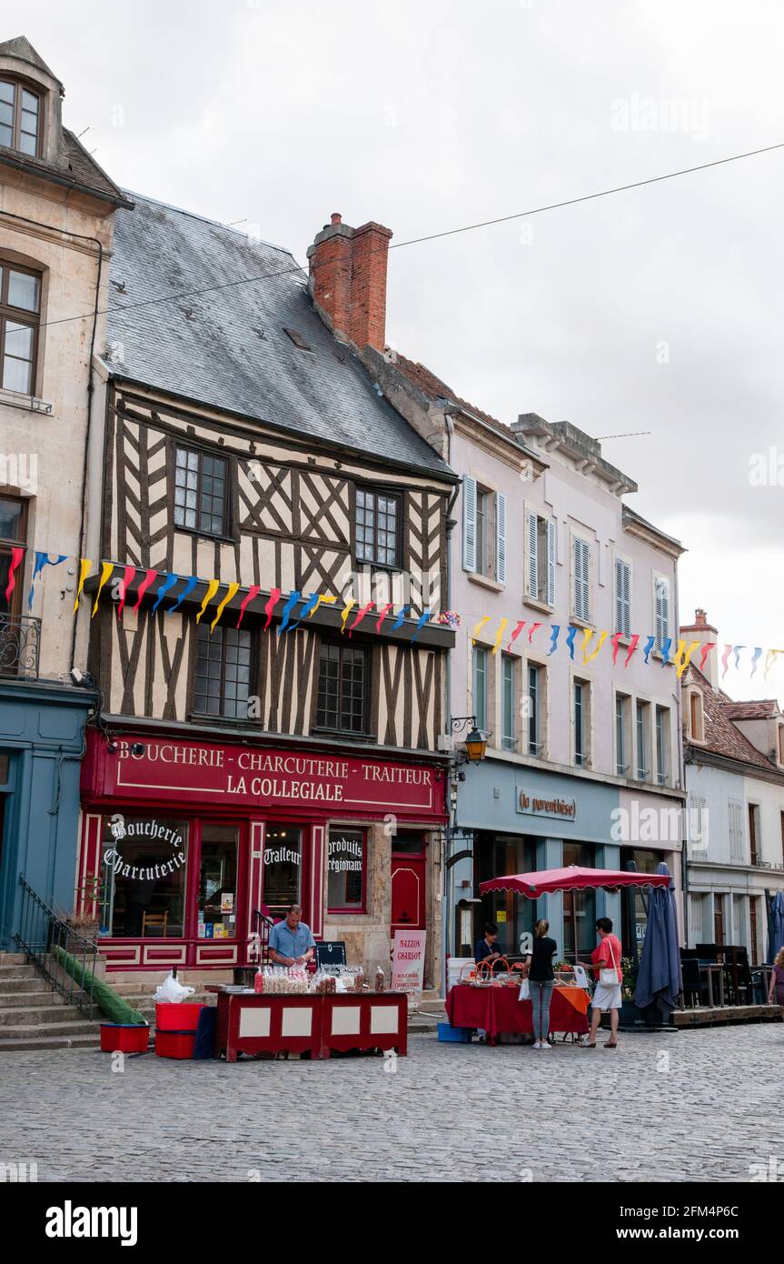 Medieval town of Saumur-en-Auxois, Cote d’Or (21), Bourgogne-Franche-Comte region, France Stock Photo
