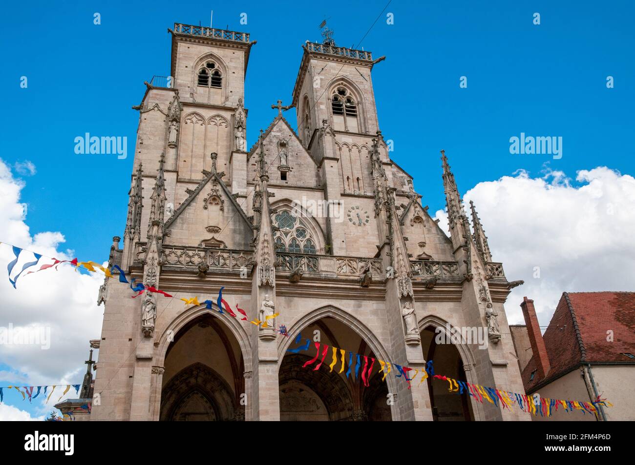 Gothic church of Notre-Dame in the medieval town of Semur-en-Auxois, Cote d’Or (21), Bourgogne-Franche-Comte region, France Stock Photo