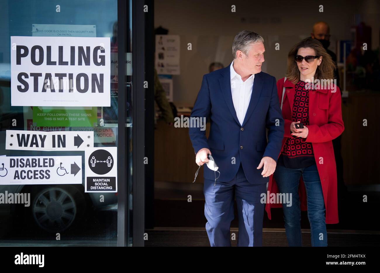 London, UK. 06th May, 2021. Labour Party leader SIR KEIR STARMER and his wife VICTORIA attend a polling station in Kentish Town, North London, on the day of elections in England, Scotland and Wales. 'Super Thursday' will see council and Mayoral elections in England as well as votes in the National Assemblies of Holyrood in Scotland and Senedd in Wales. Photo credit: Ben Cawthra/Sipa USA **NO UK SALES** Credit: Sipa USA/Alamy Live News Stock Photo