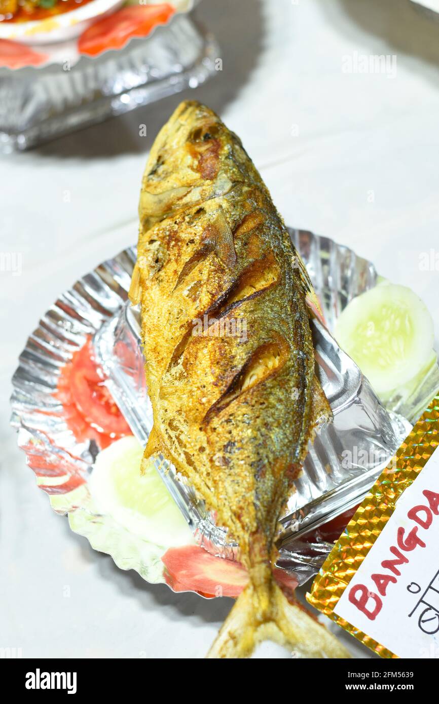 Fried Whole Fish Hi Res Stock Photography And Images Page 2 Alamy