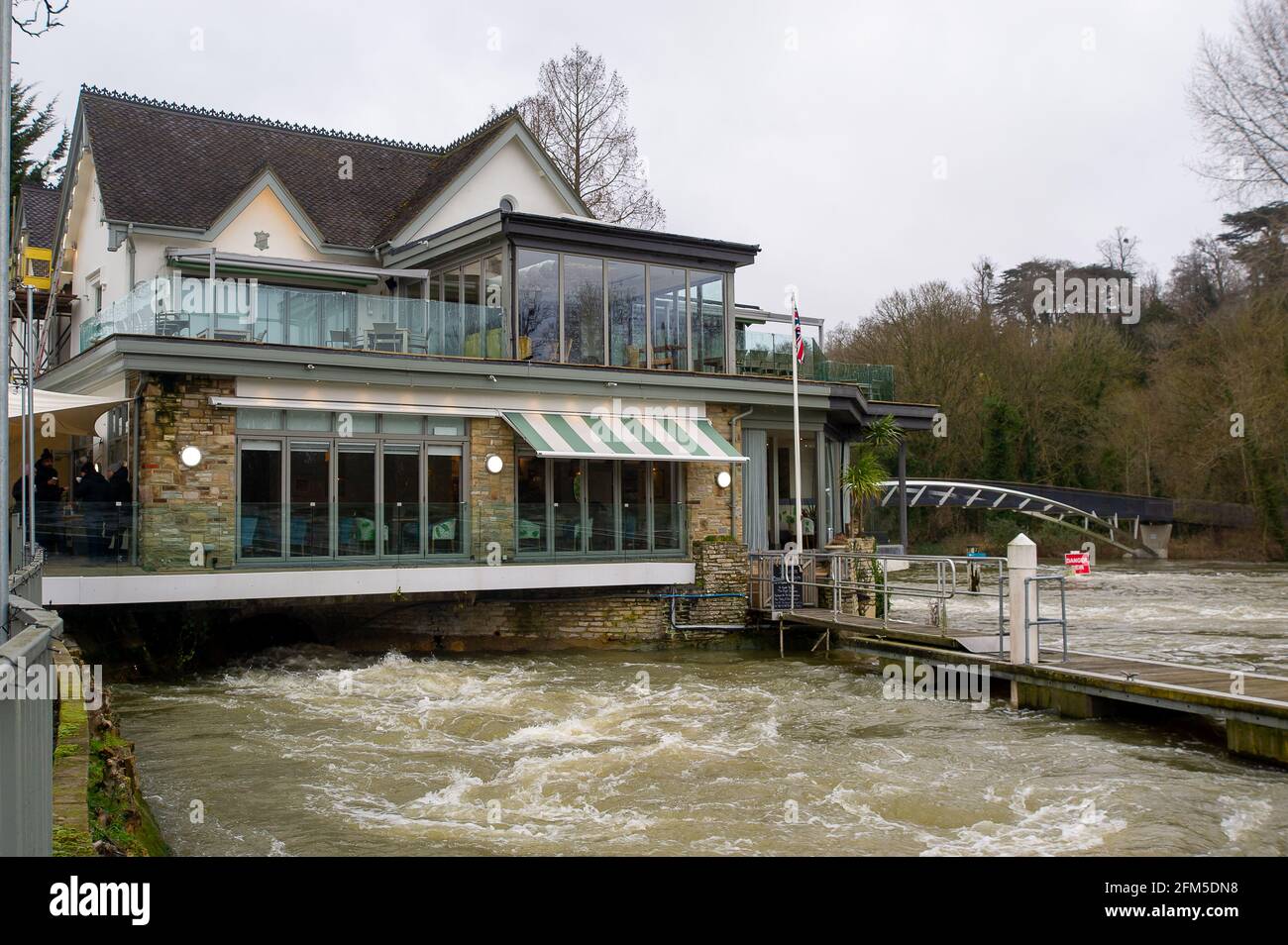 Maidenhead, Berkshire, UK. 7th February, 2021. A strong current sweeps