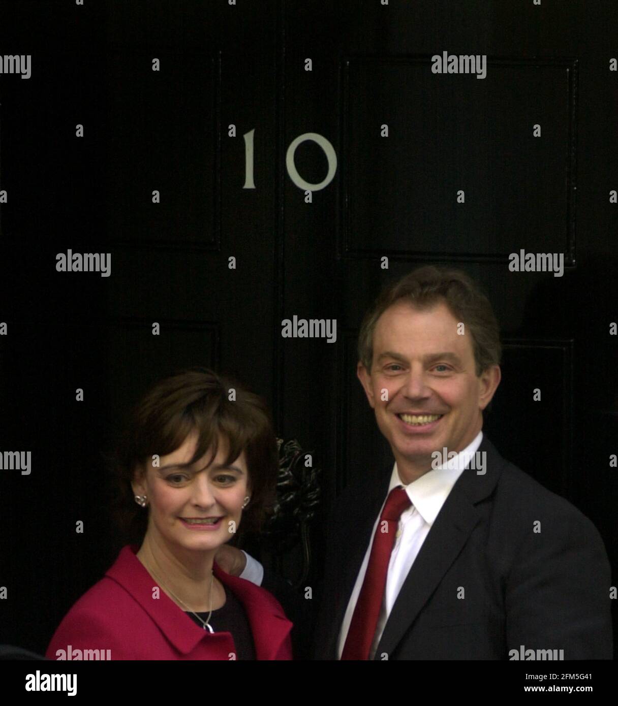 TONY BLAIR AND CHERIE BLAIR ARRIVE BACK AT DOWNING ST AFTER A SECOND