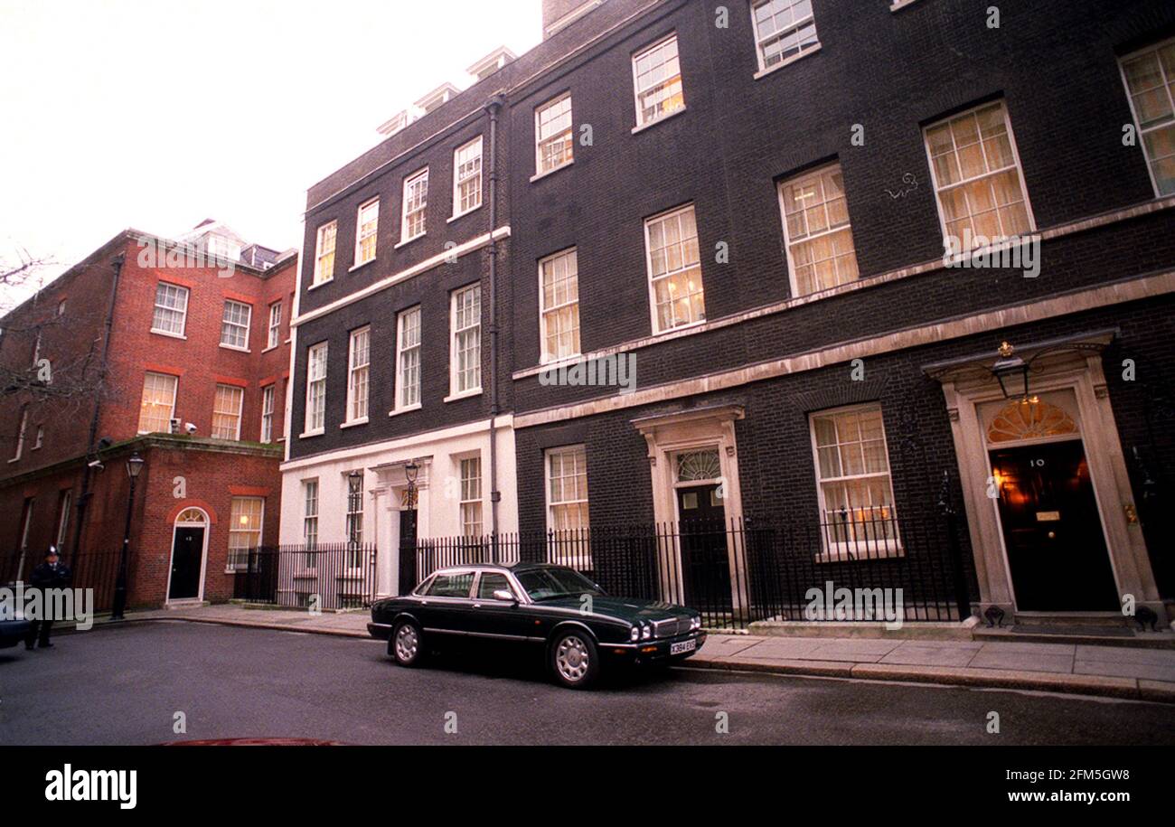 Downing Street March 2001 Left Right red brick no 12  no 11 the home of the chancellor of the exchequer  and no 10 Downing Street the offical home of the Prime Minister Stock Photo