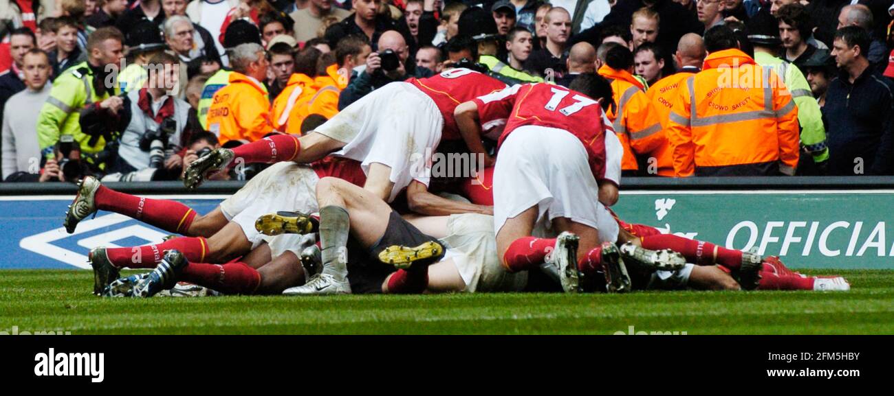 2005 fa cup final hi-res stock photography and images - Alamy
