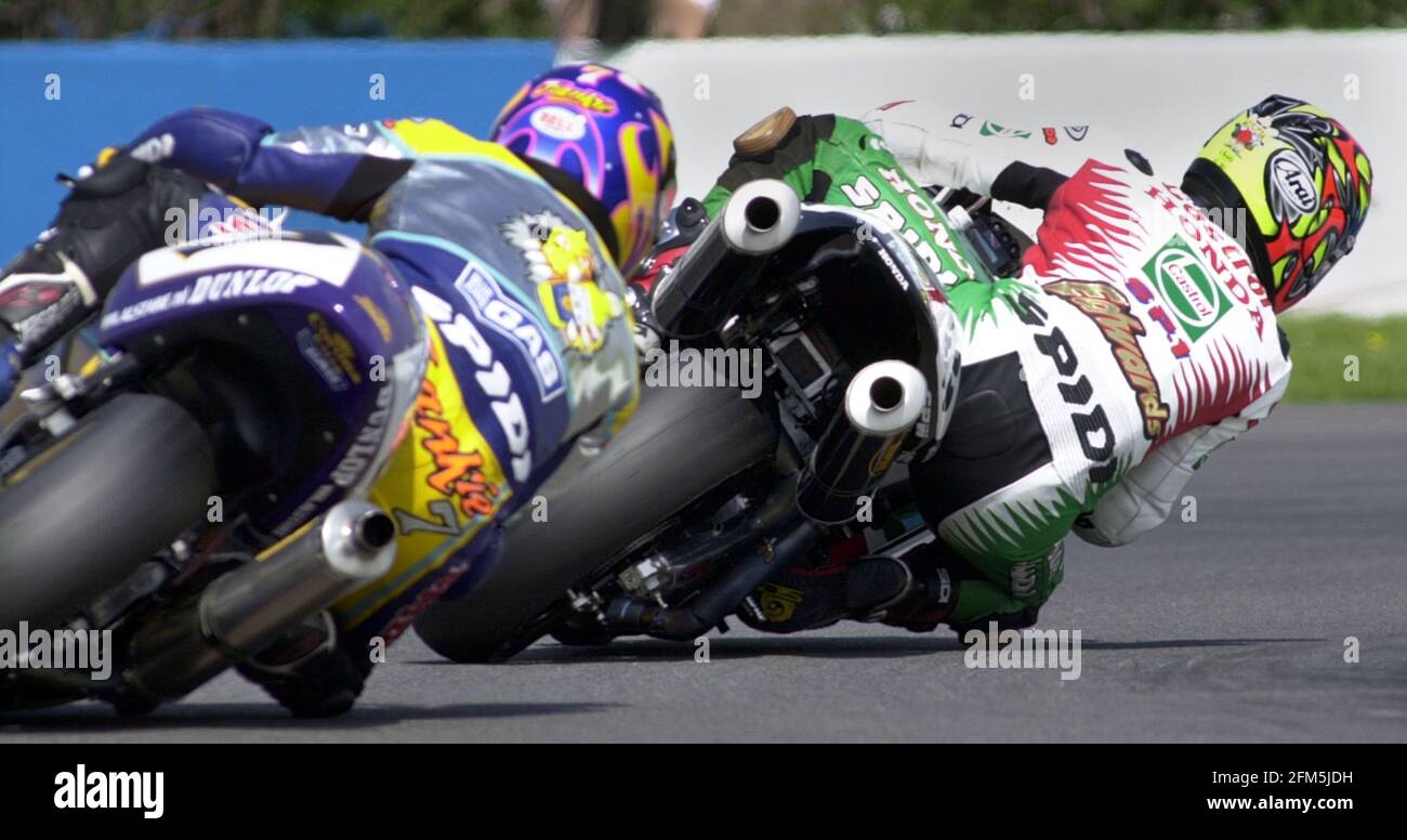 WORLD SUPERBIKE CHAMPIONSHIP AT DONNINGTON PARK 14/5/00. COLIN EDWARDS ON A HONDA ON HIS WAY TO WINNING THE 1ST RACE WITH PIERFRANCESCO CHILI BEHING WHO CAME 2ND. PICTURE DAVID ASHDOWN Stock Photo