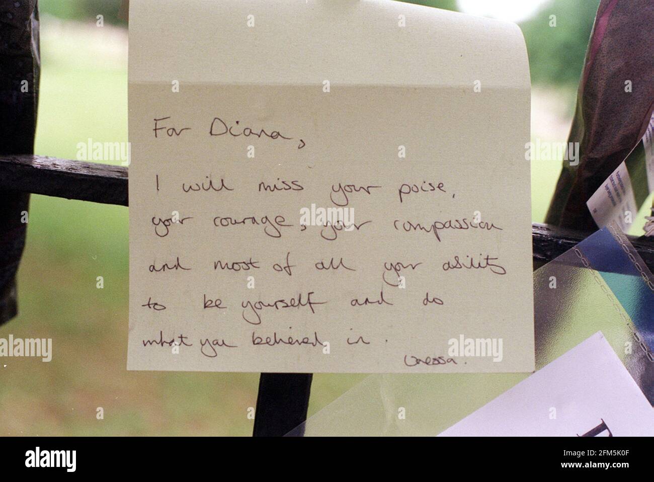 Princess Diana Death 31 August 1997 Message at Kensington Palace in memory of Princess Diana Stock Photo