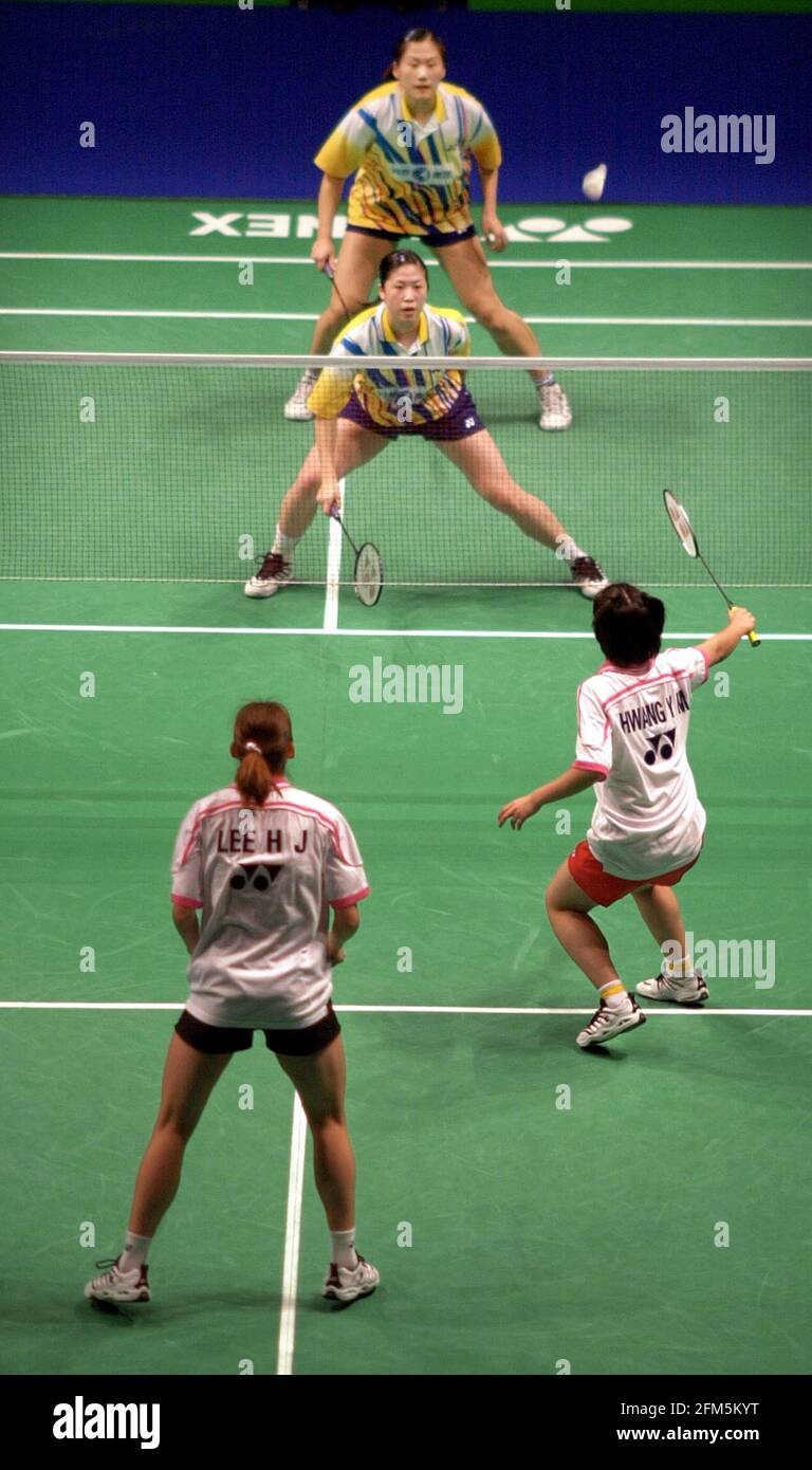 YONEX ALL ENGLAND BADMINTON CHAMPIONSHIPS AT THE NIA BIRMINGHAM 9/3/2001 LADIES DOUBLES QUATERS-FINAL LEE HYO-JUNG & HWANG YOO-JUNG (KOA) V GAO LING (BACK) & HUANG SUI (CHN) Stock Photo