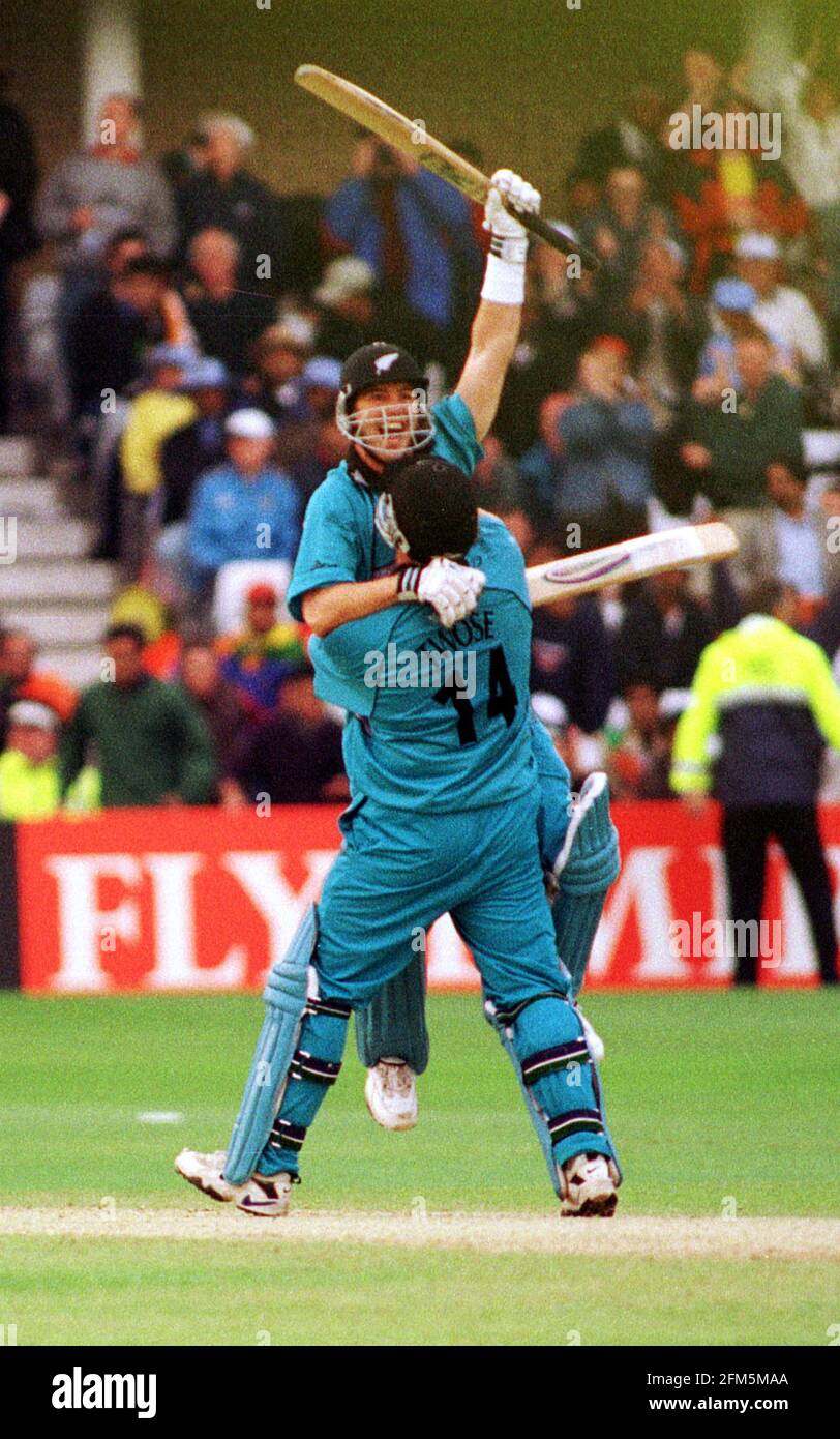 Cricket World Cup 1999 India v New Zealand Super Six Group  Adam Parore and Roger Twose celebrate at the end of a match that put New Zealand into the Semi Finals Stock Photo