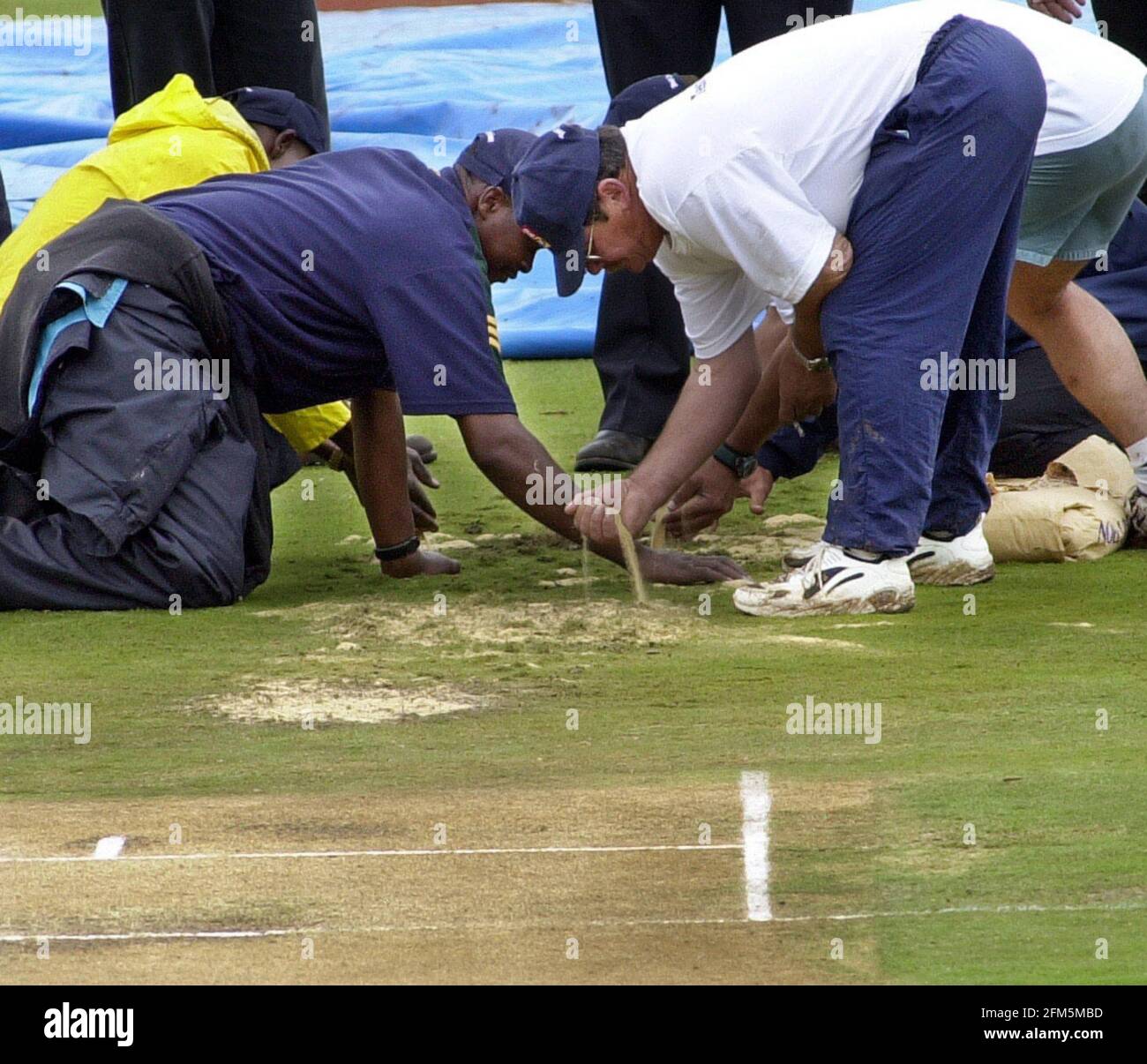 V repair hi-res stock photography and images - Alamy