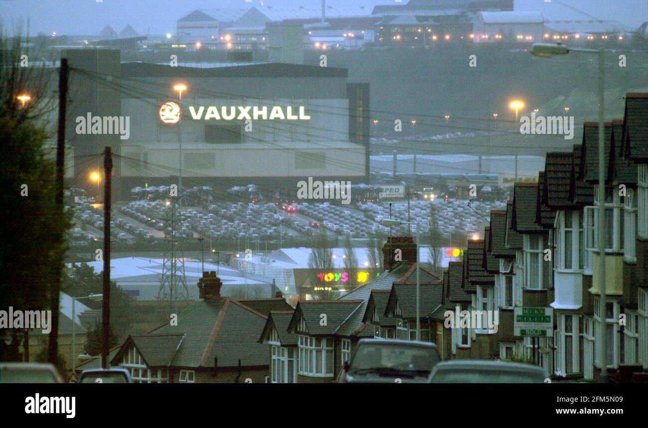 The Vauxhall car plant in Luton. 12.12.00 PicJOHN VOOS Stock Photo Alamy