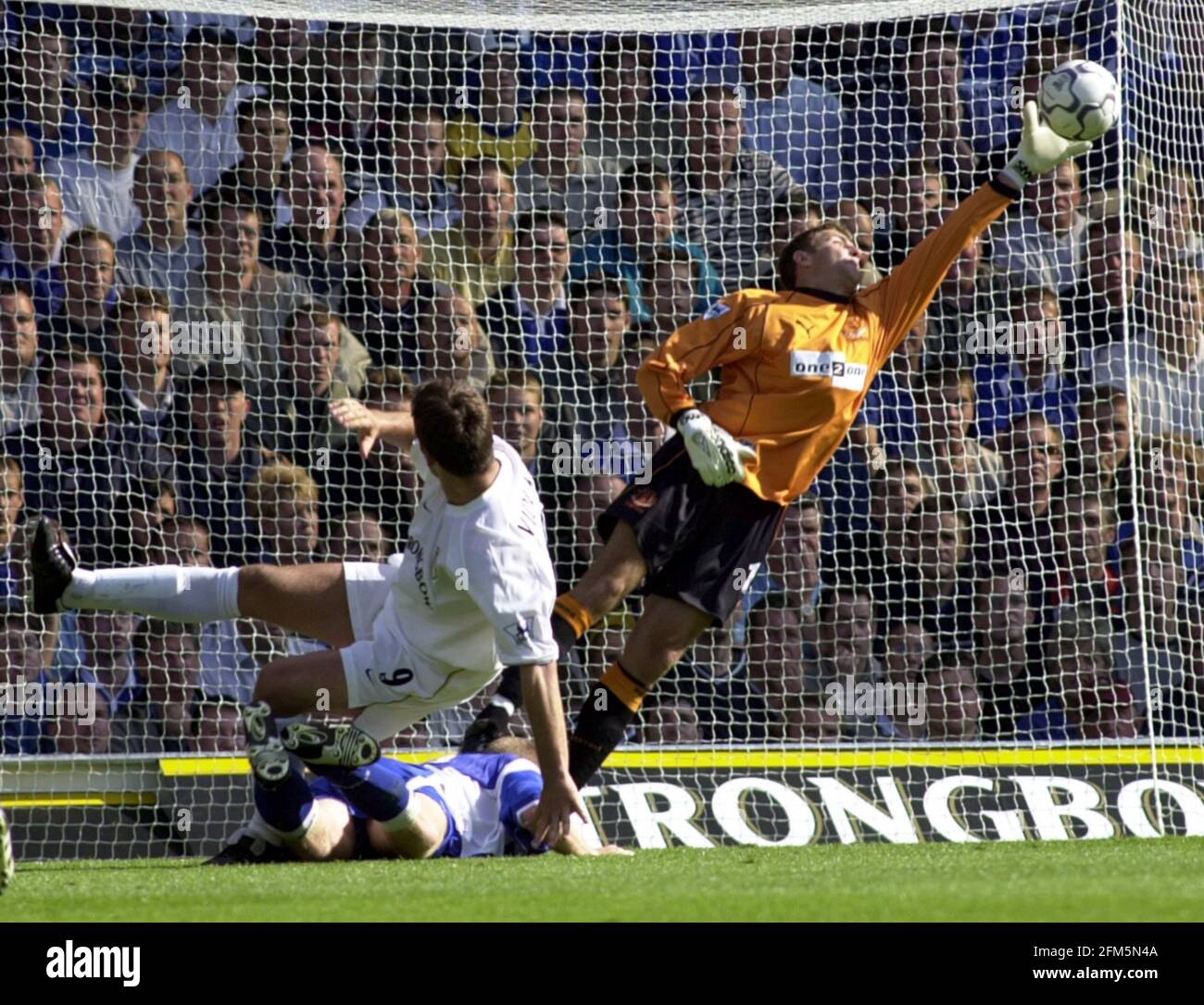 Leeds United v Everton August 2000 Paul Gerrard saves from Mark Viduka during the match at Elland Road. The ended Leeds 2 Everton 0 Stock Photo