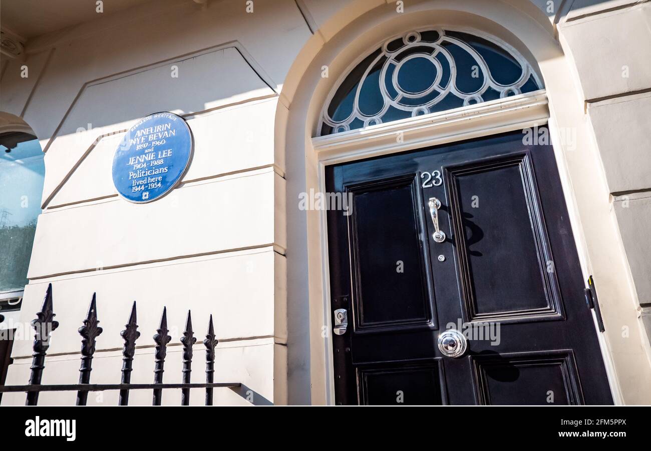 An English Heritage blue plaque marking the historic home of British politicians Aneurin 'Nye' Bevan and Jennie Lee in Kensington, West London. Stock Photo