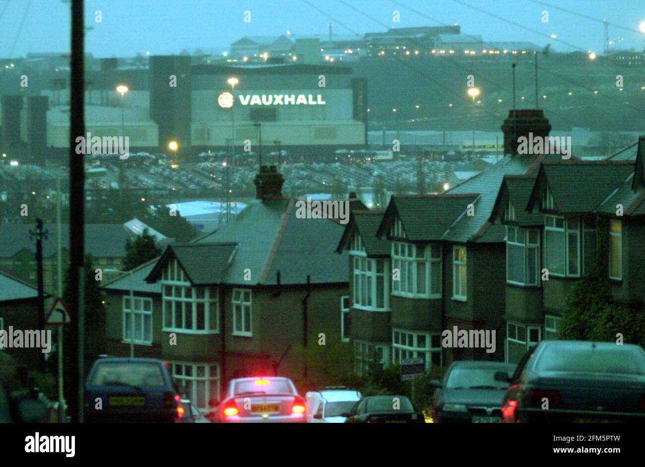 Vauxhall car plant luton 12 12 00 pic hires stock photography and