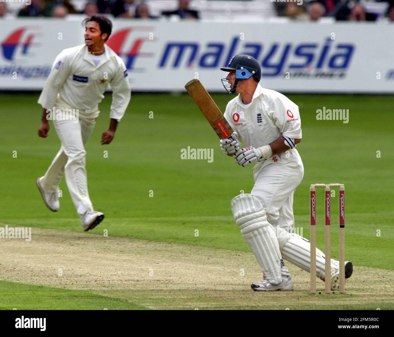 HUSSAIN HIT FOUR OFF AKTAR DURING THE 1st TEST MATCH  AT LORDS ENGLAND V PAKISTAN Stock Photo