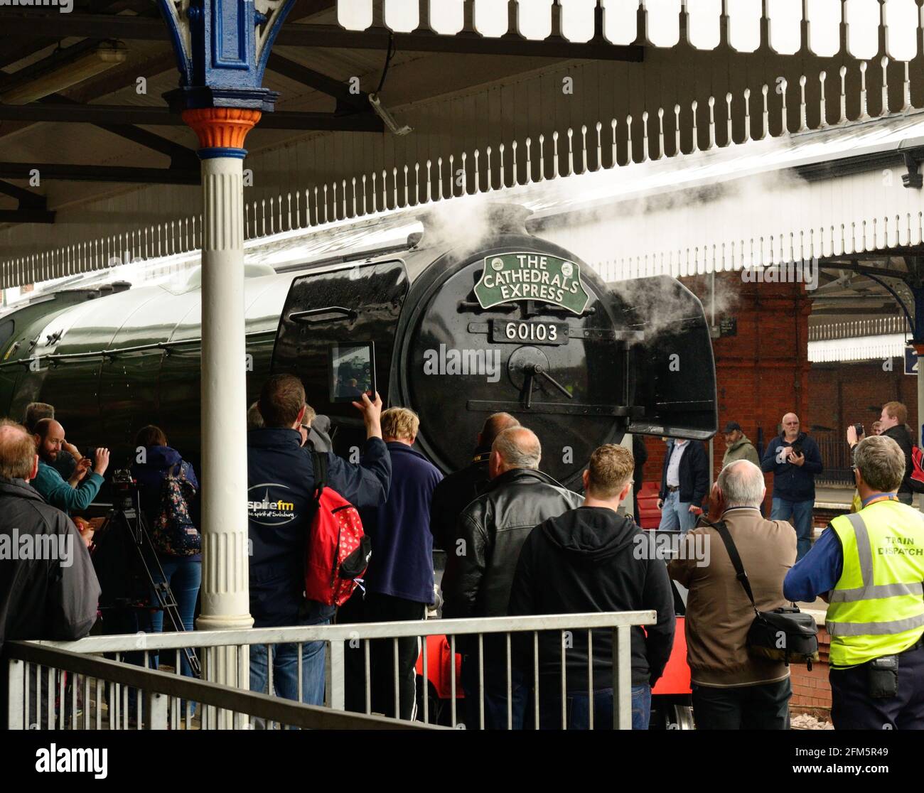 Despite the rain, steam locomotive Flying Scotsman is surrounded by crowds at Salisbury station after arriving with the Cathedrals Express. 21.05.2016. Stock Photo