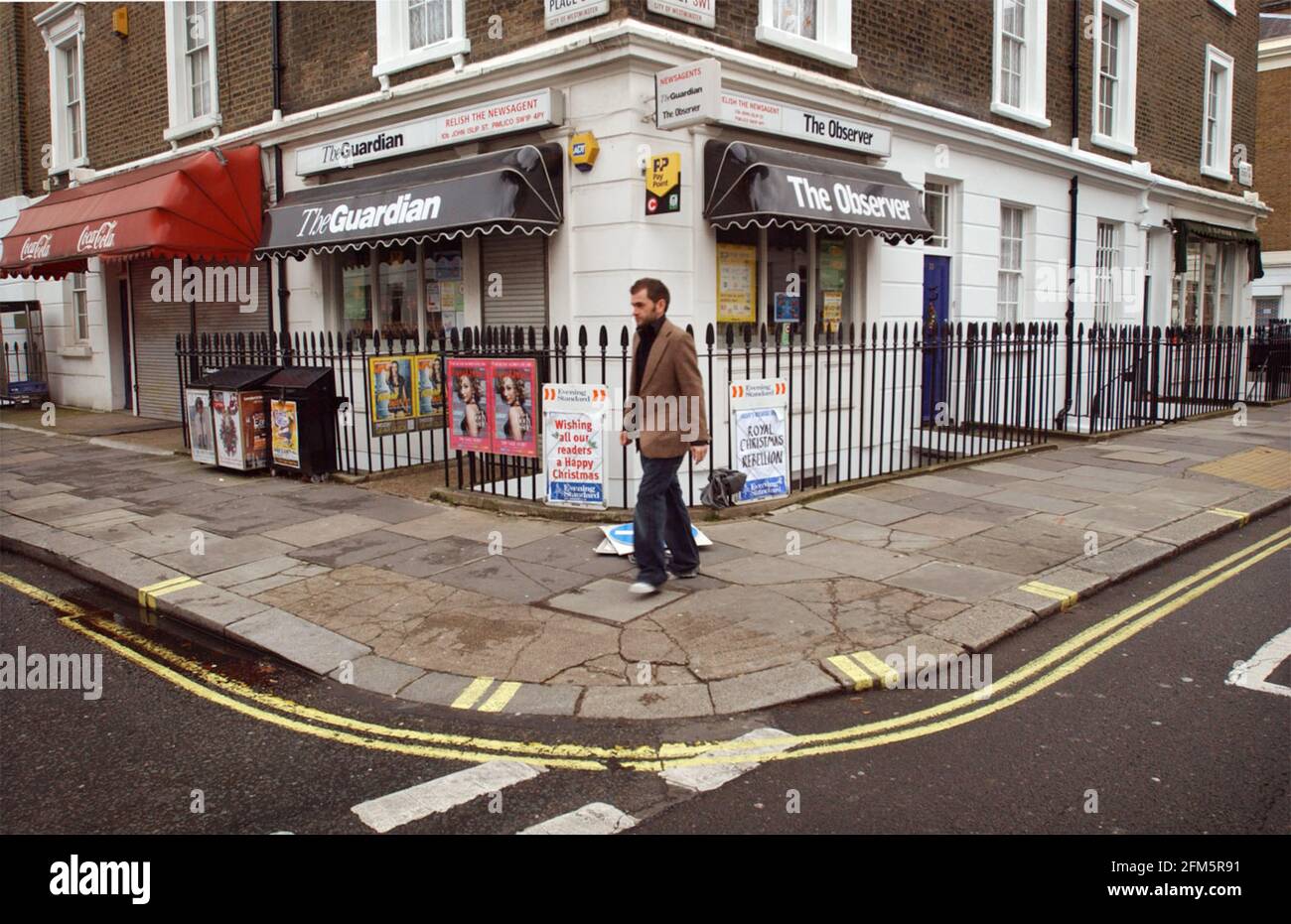 Corner shop london hi-res stock photography and images - Alamy