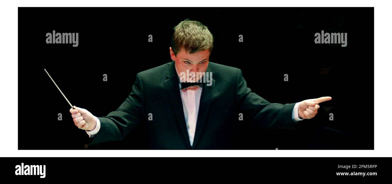 30 th Anniversary Schools Prom 2004.... Mathew Ryan aged 14  from Bolton picks up his Baton as the youngest ever conductor of Land of Hope and Glory. pic David Sandison 8/11/2004 Stock Photo