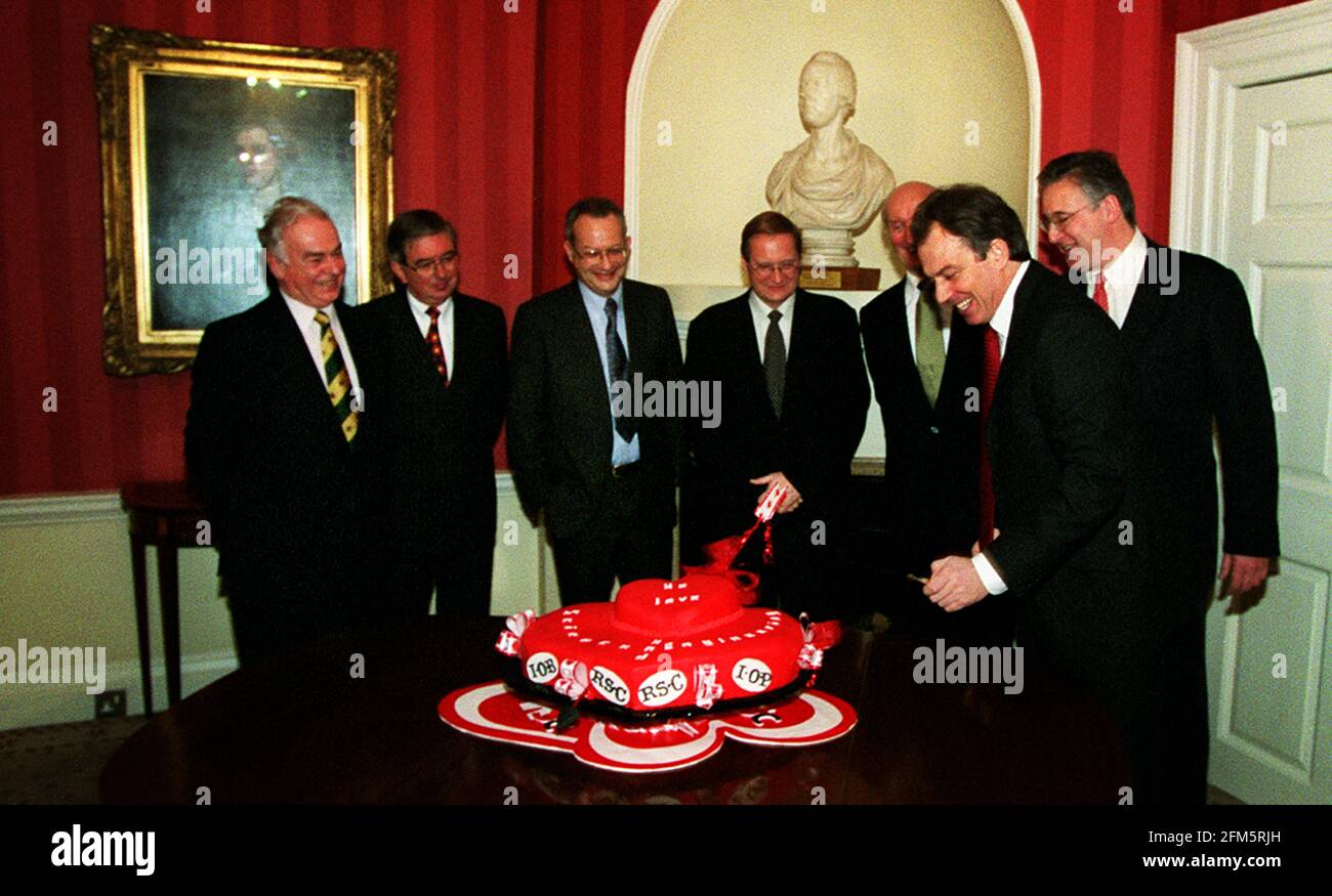 Tony Blair receives a Valentine cake from members Feb 2001 of the Royal Society of Chemistry  in Downing Street  today Wed Stock Photo