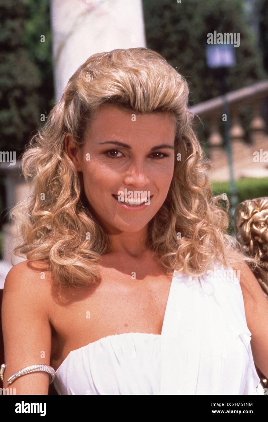 how old is vanna white