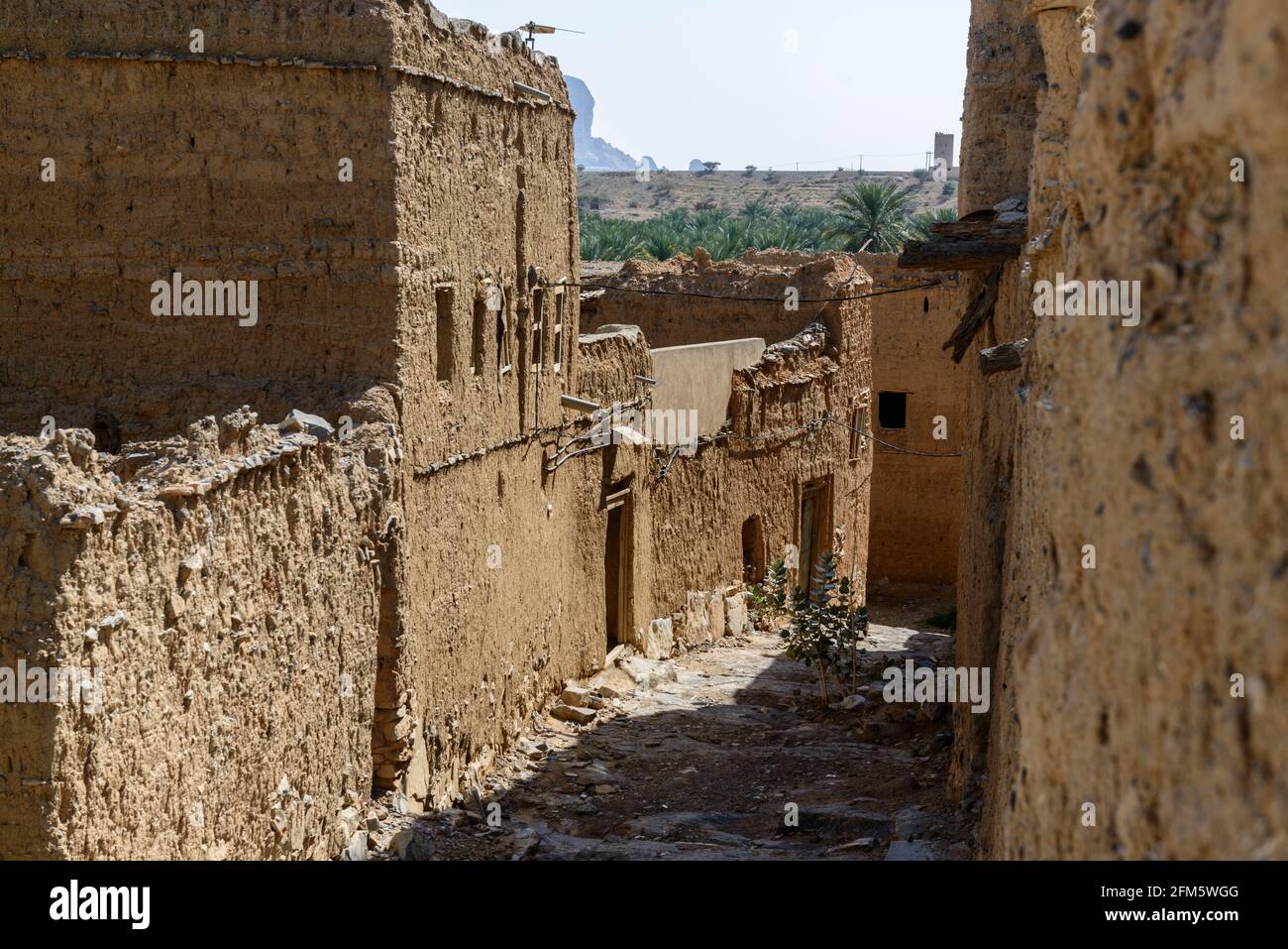 Old section with abandoned ruined houses in the town Al Hamra.  Ad Dakhiliyah Region, Oman. Stock Photo