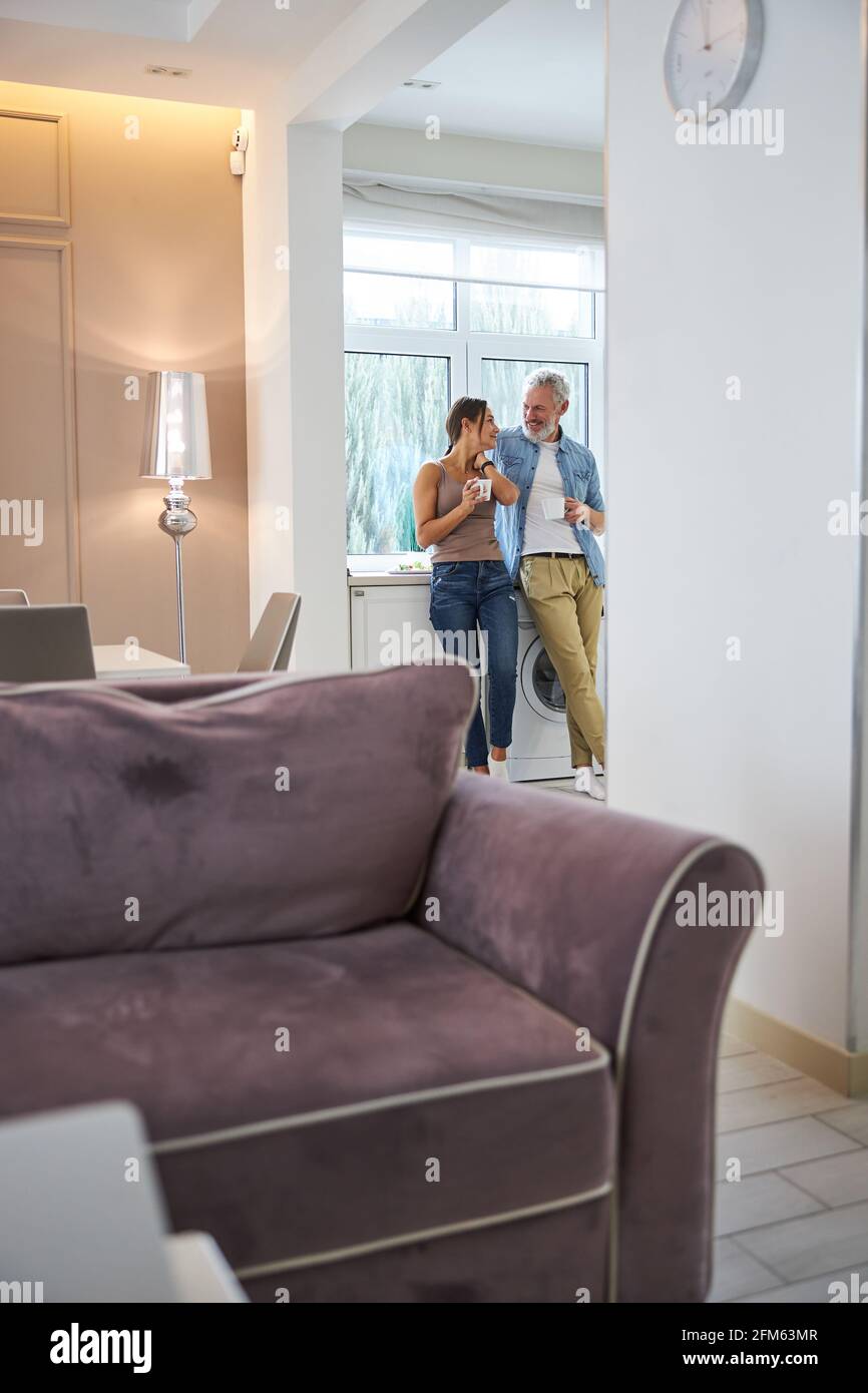Listening talk hi-res stock photography and images - Alamy