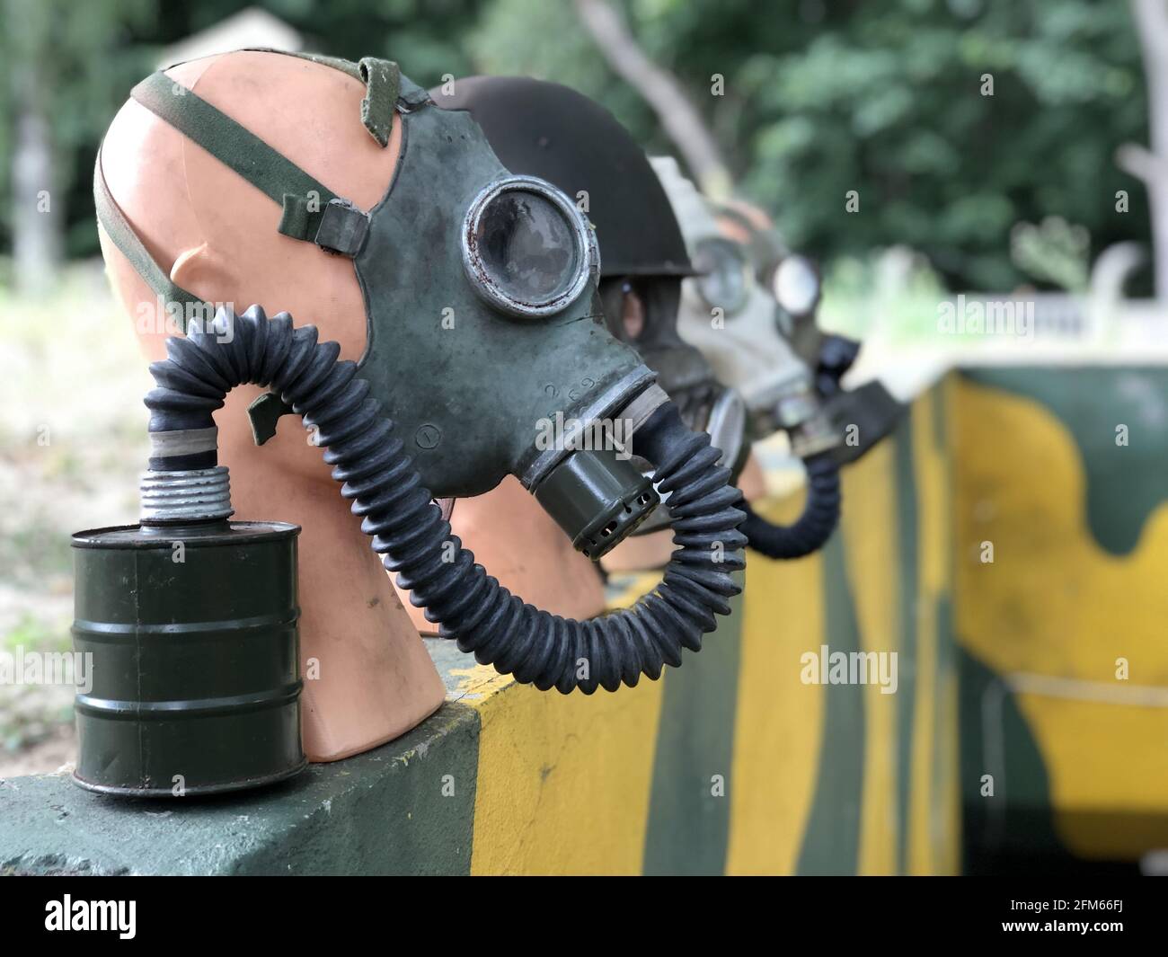 Mannequin gas mask hi-res stock photography and images - Alamy