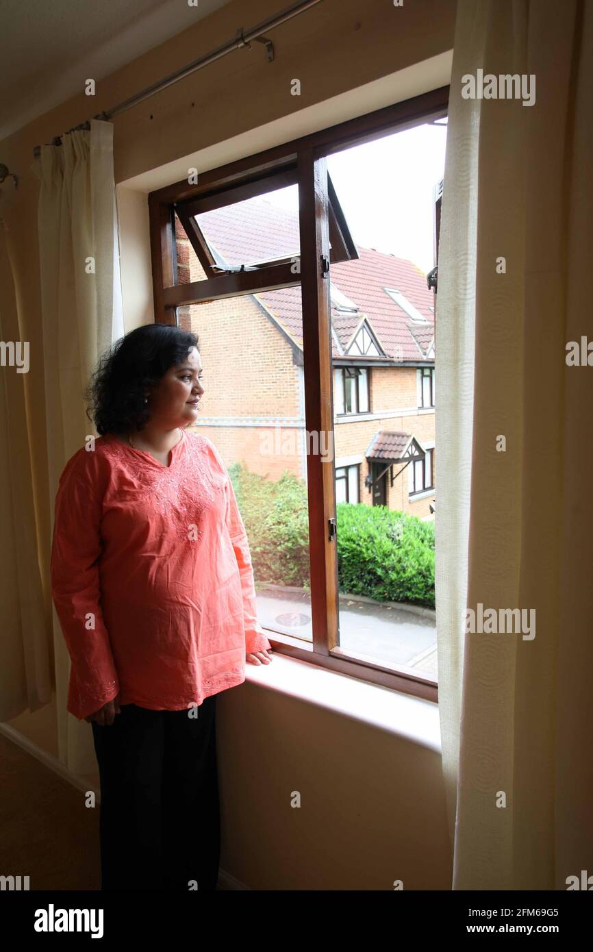 Asmat Monaghan and her daughters Amberine Rather (purple) and Hinna Khan (brown)  have property company called 'humraz.com' at property in Woking, Surrey  pic David Sandison 14/6/2007 Stock Photo