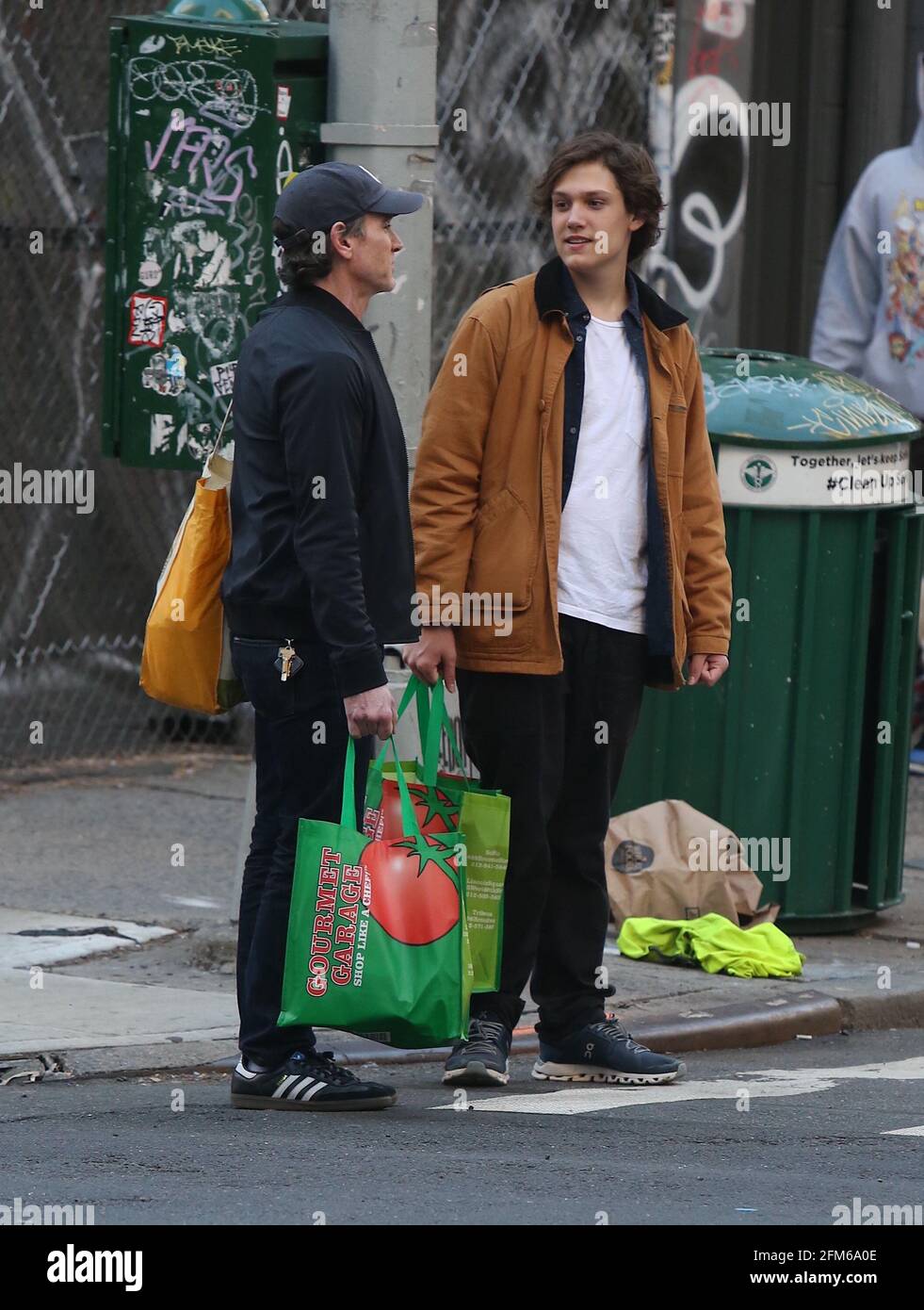 New York - NY - 03/13/20 - Billy Crudup and his taller son William Parker  Crudup (16 years old) grocery shopping in Soho -PICTURED: Billy  CrudupWilliam Parker Crudup Stock Photo - Alamy