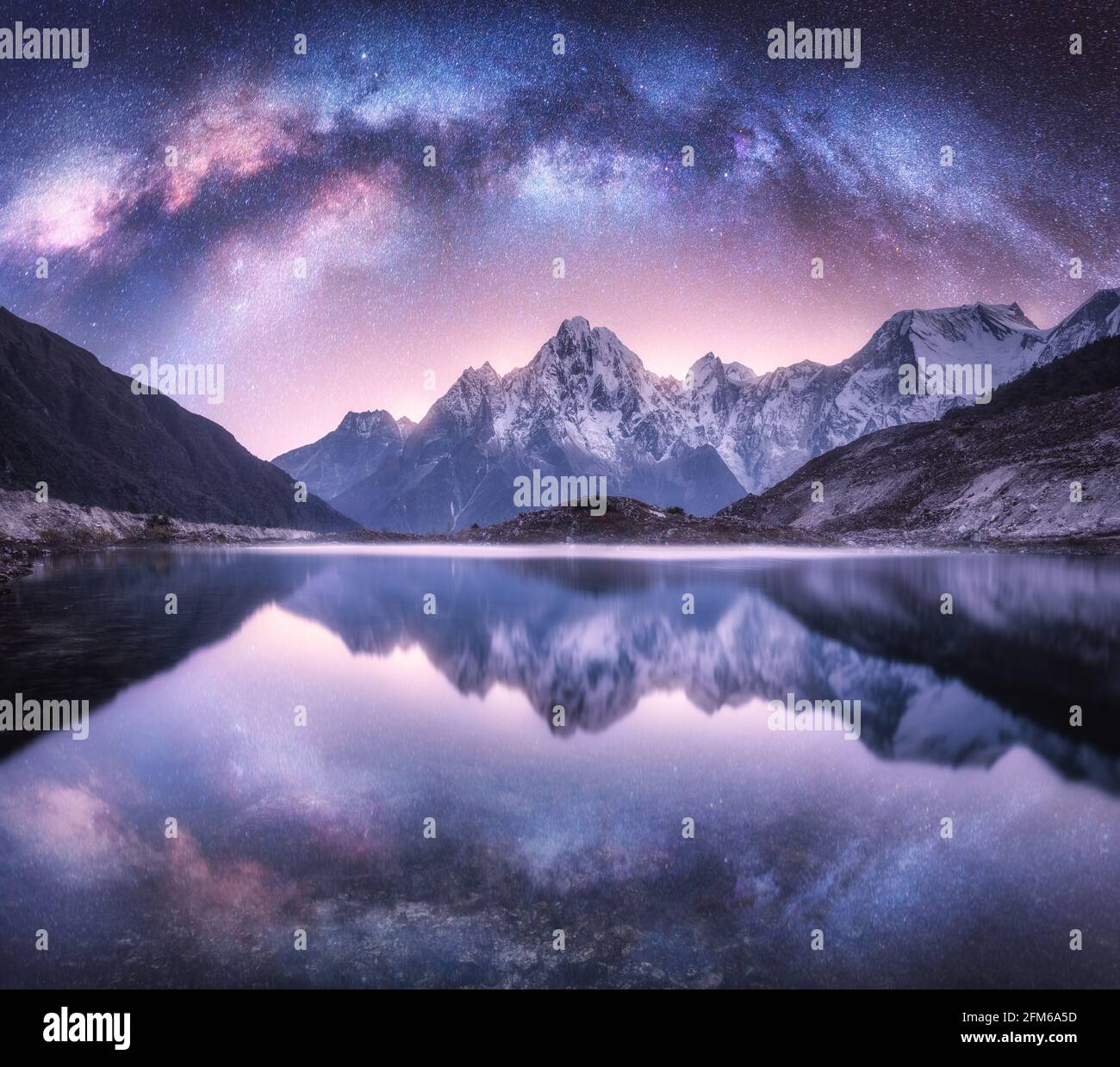 Milky way over mountains and lake hi-res stock photography and images ...