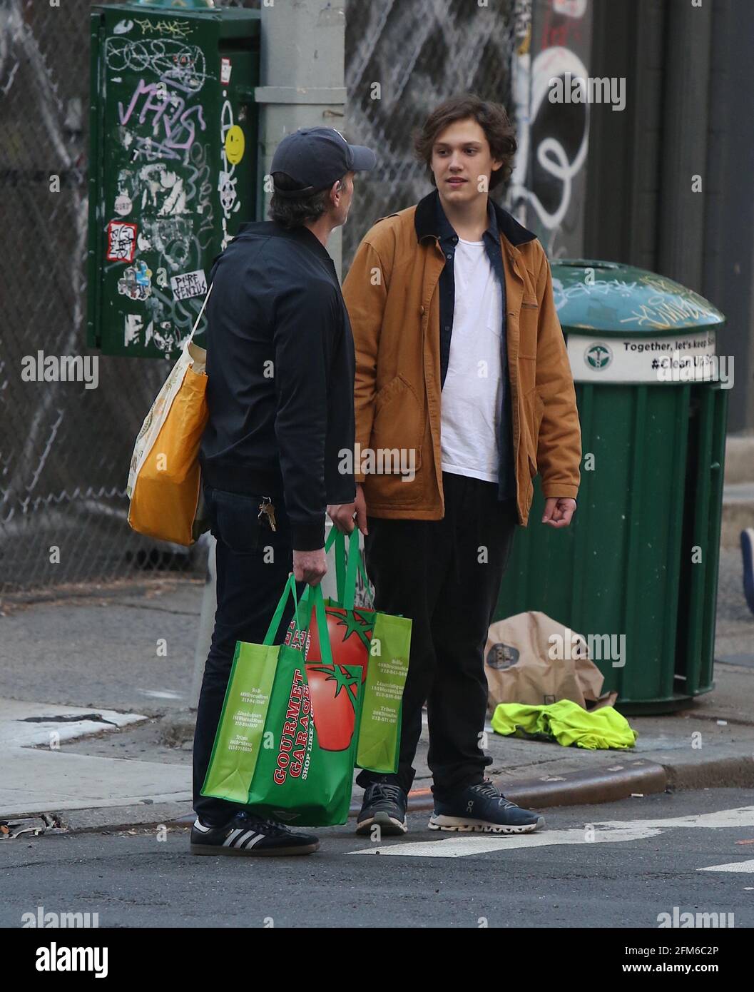 New York - NY - 03/13/20 - Billy Crudup and his taller son William Parker  Crudup (16 years old) grocery shopping in Soho -PICTURED: Billy  CrudupWilliam Parker Crudup Stock Photo - Alamy