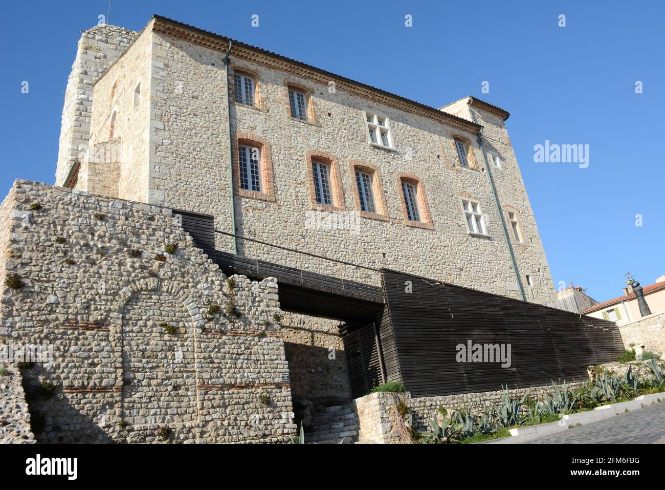 France, french riviera, Antibes, the Grimaldi castel shelters a famous museum of modern art in the historic center near the ramparts. Stock Photo