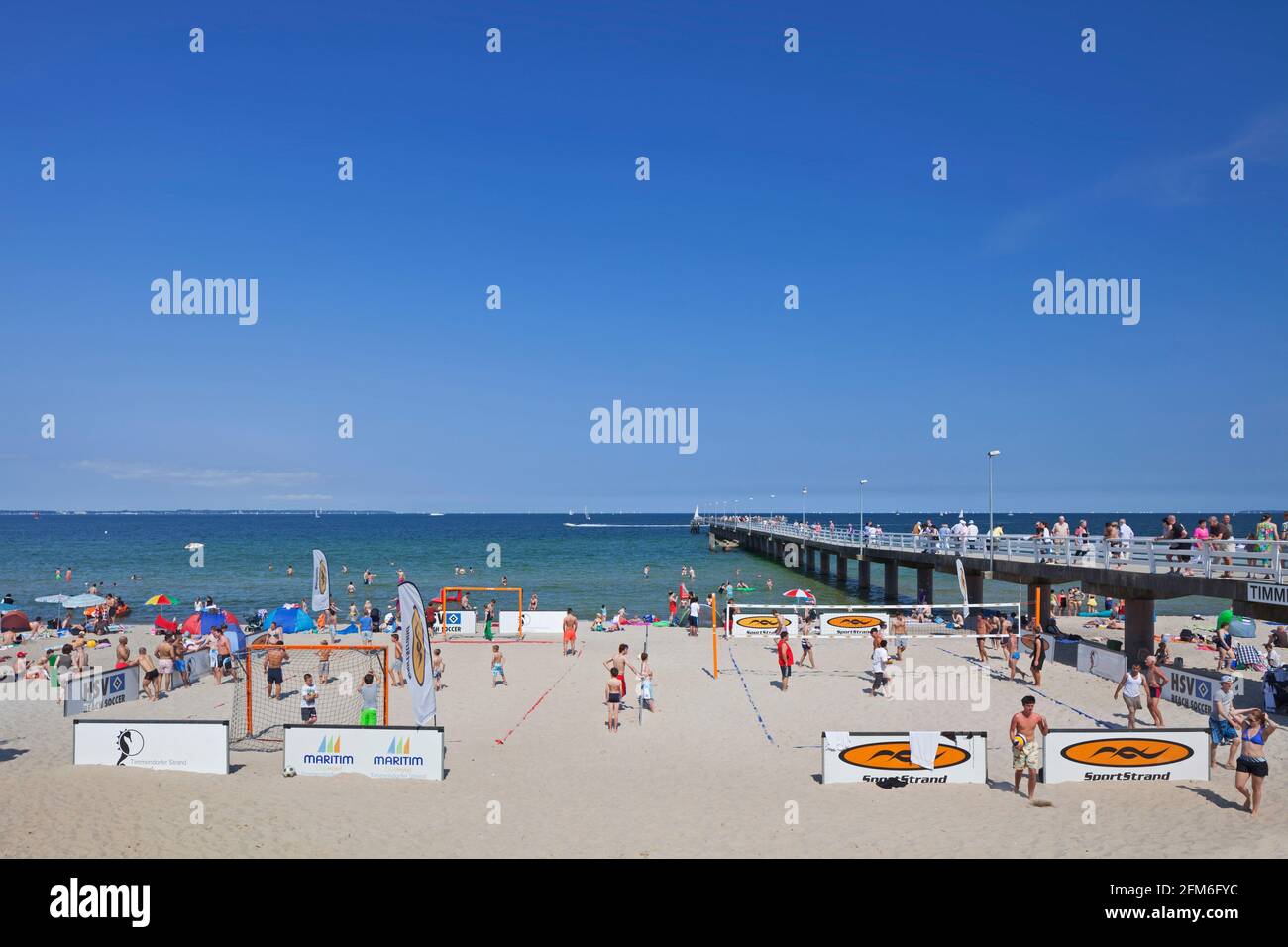 Strand volleyball hi-res stock photography and images - Alamy
